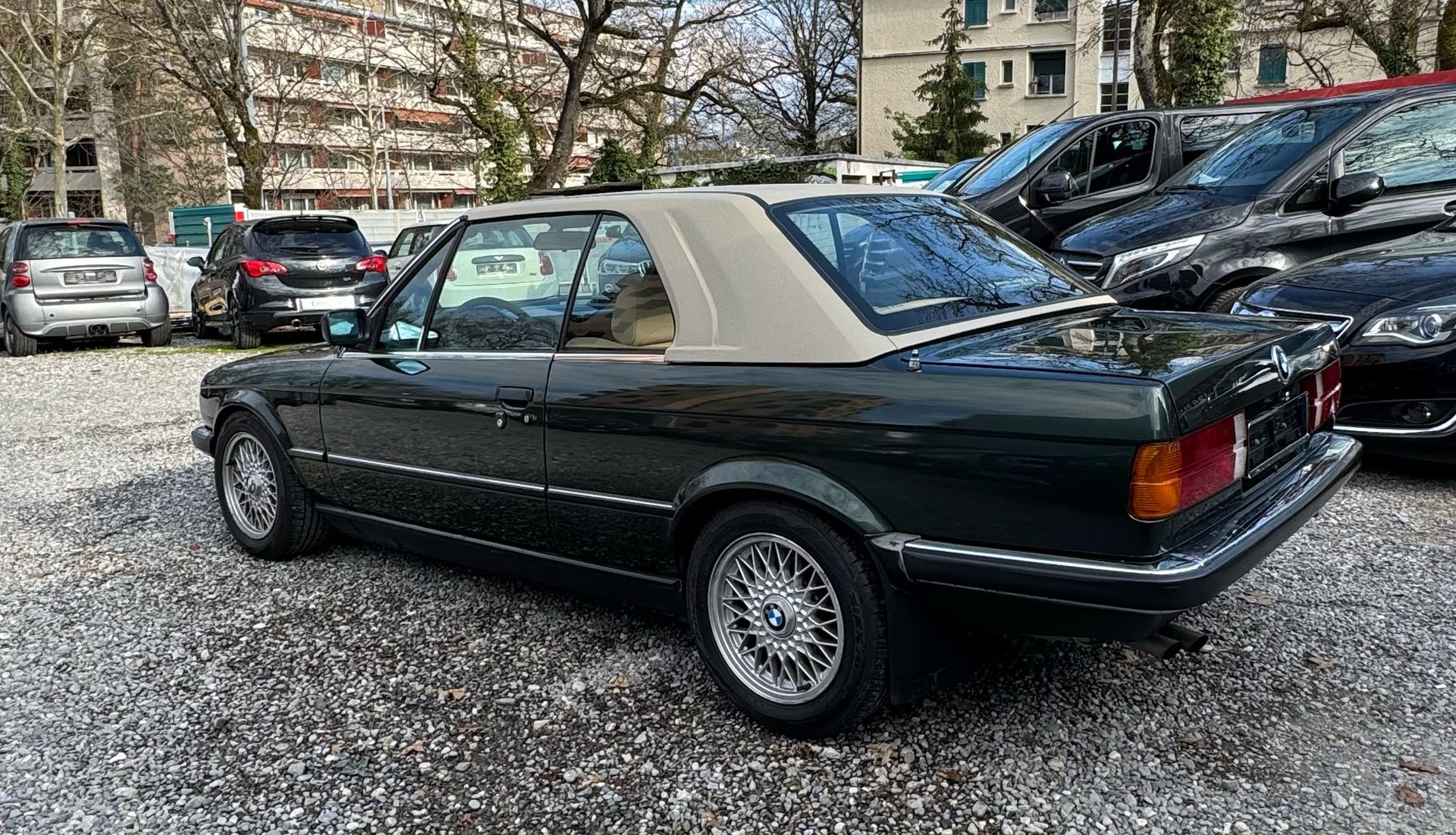 BMW 325i Cabrio-showroom-element-2
