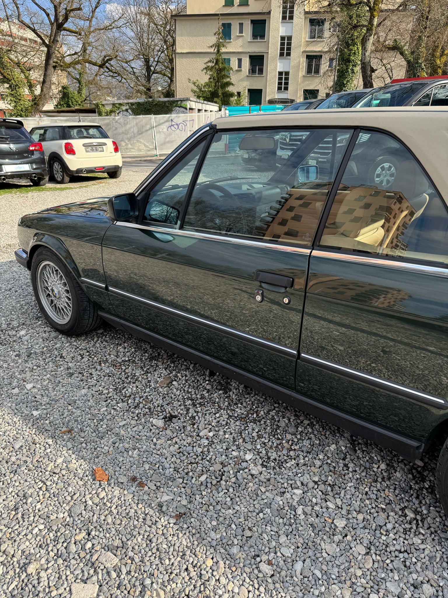 BMW 325i Cabrio-image-12