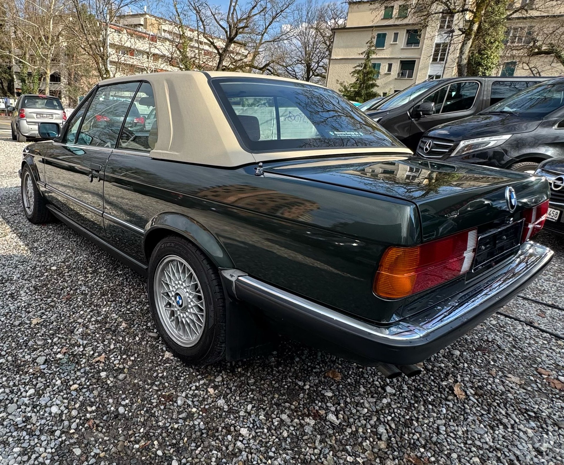 BMW 325i Cabrio-image-17