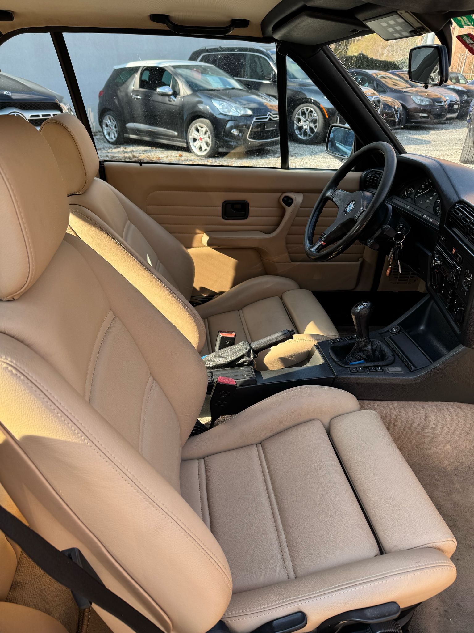 BMW 325i Cabrio-image-21