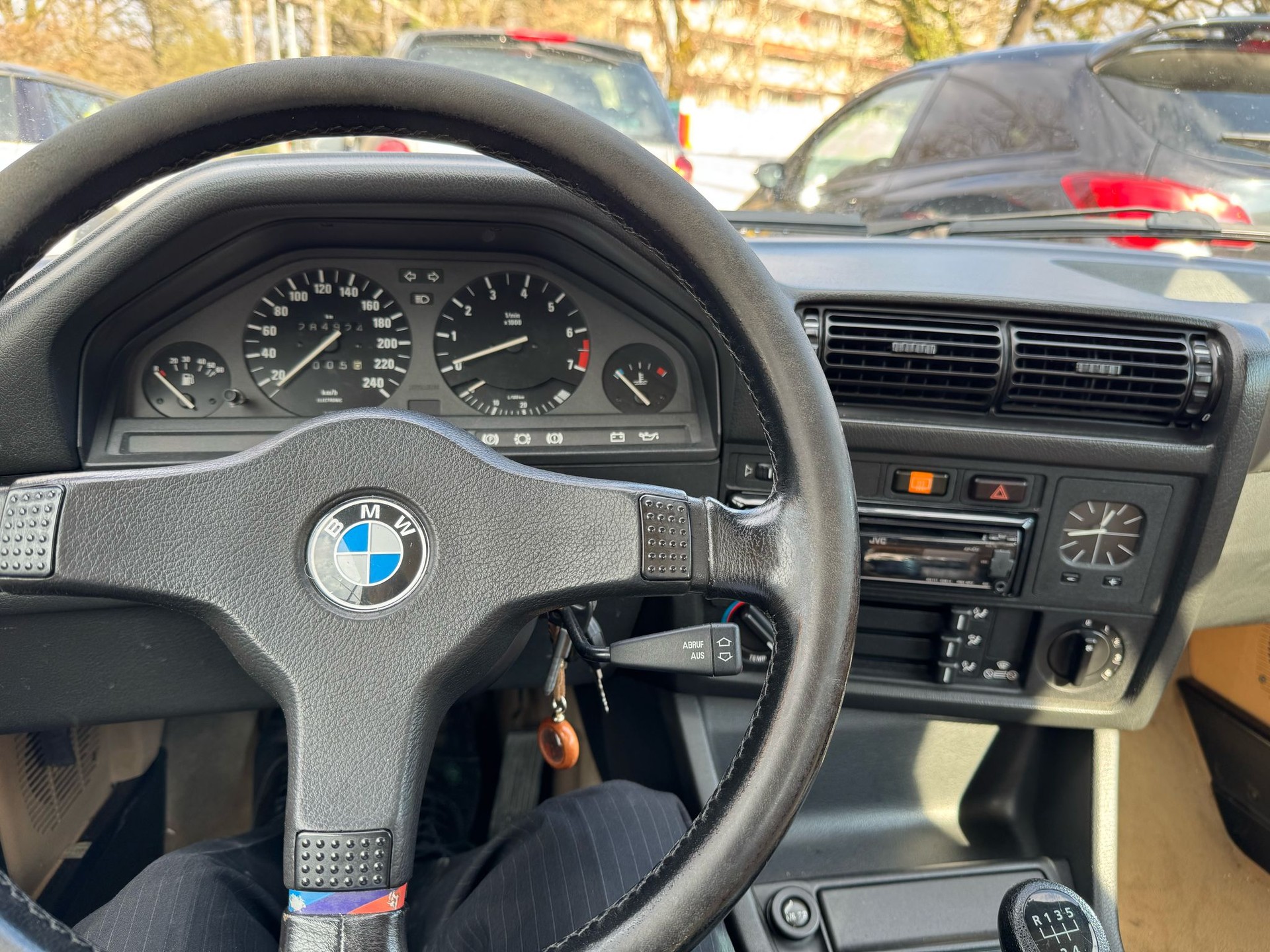 BMW 325i Cabrio-image-8