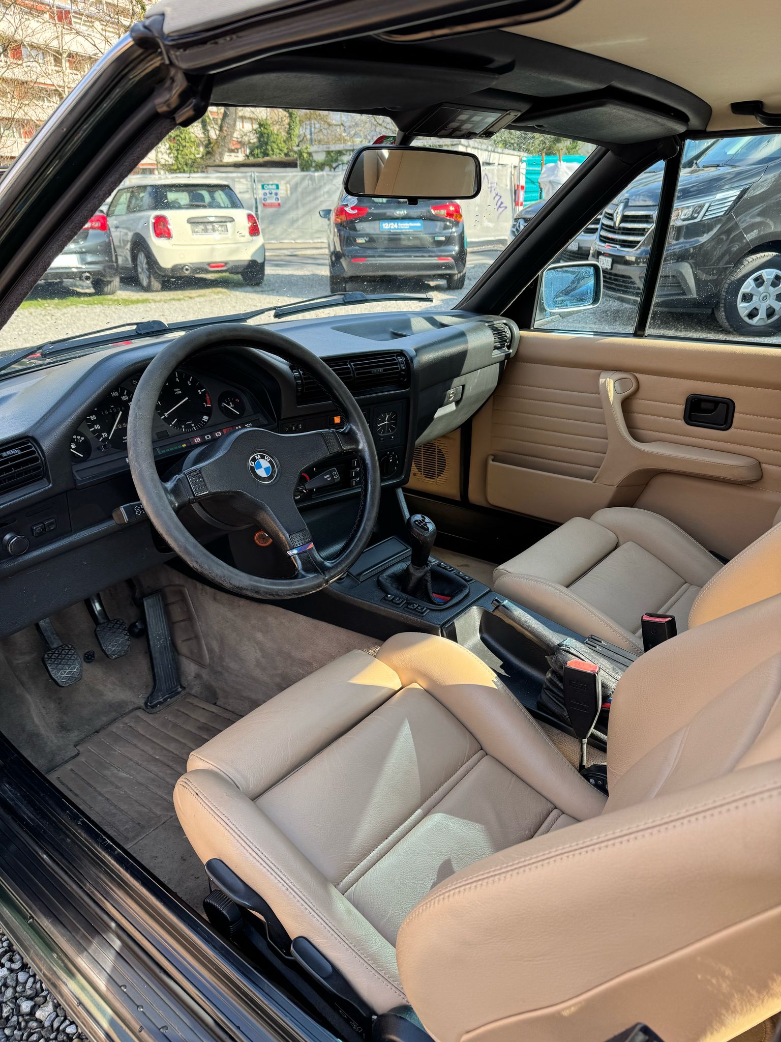 BMW 325i Cabrio-image-20