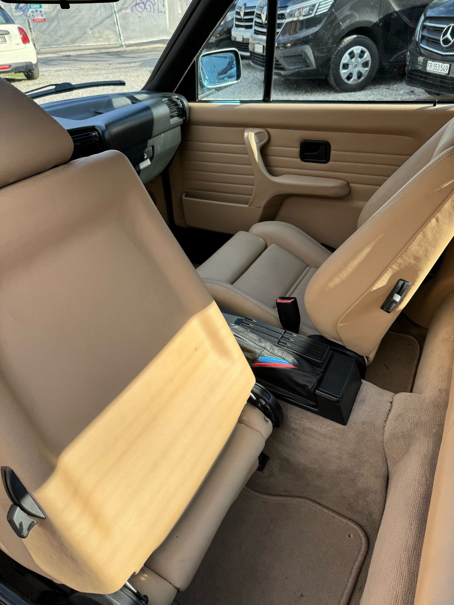 BMW 325i Cabrio-image-24