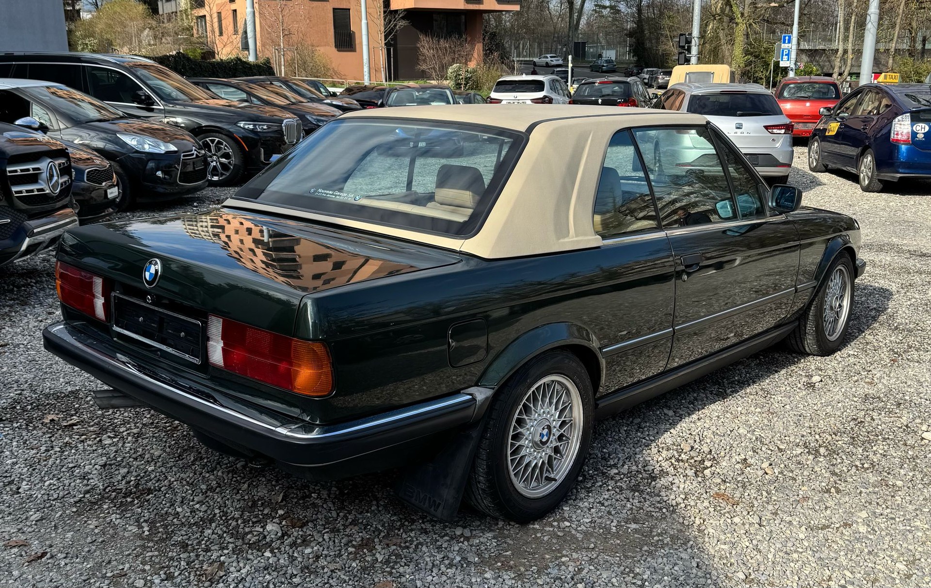 BMW 325i Cabrio-image-13