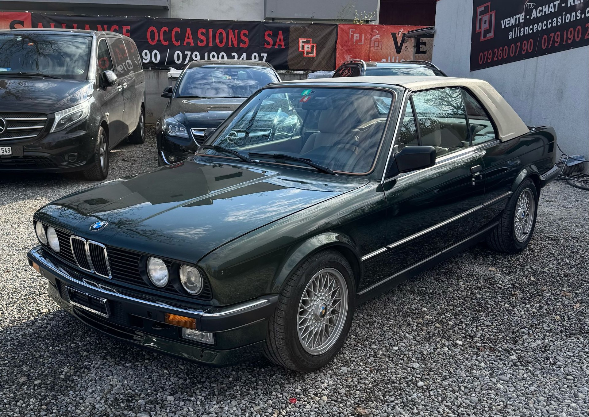 BMW 325i Cabrio-showroom-element-3