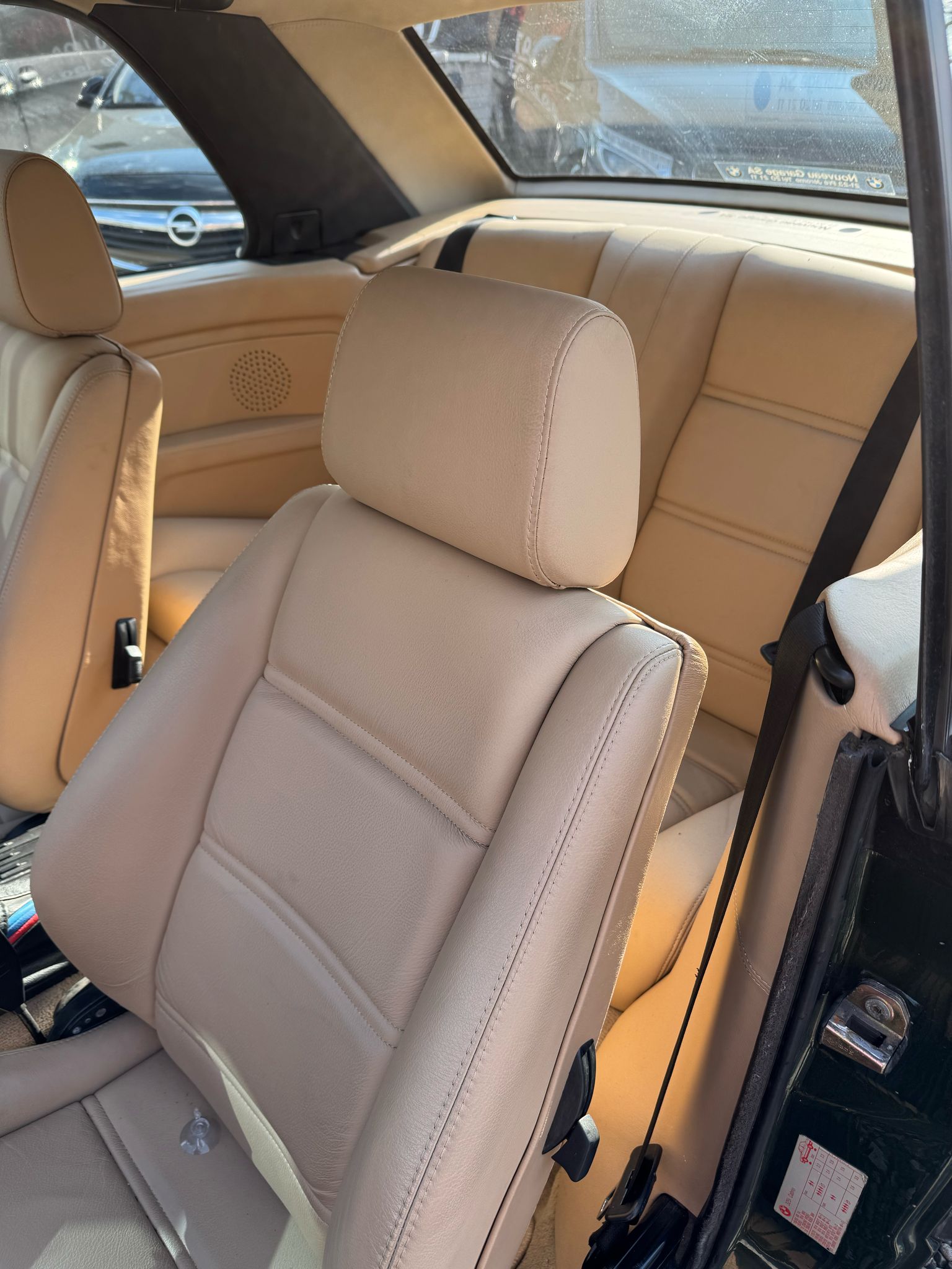 BMW 325i Cabrio-image-22