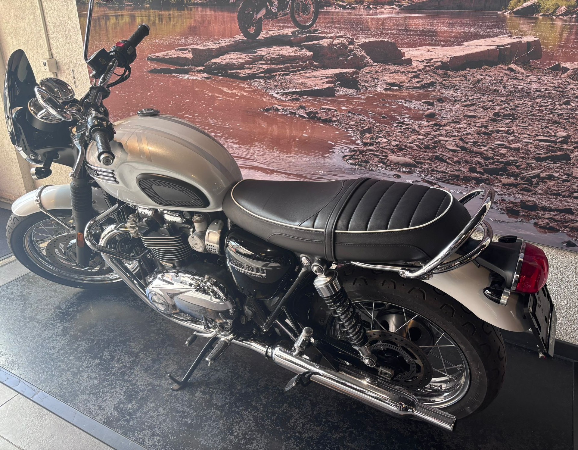 TRIUMPH Bonneville T120 ABS-image-5