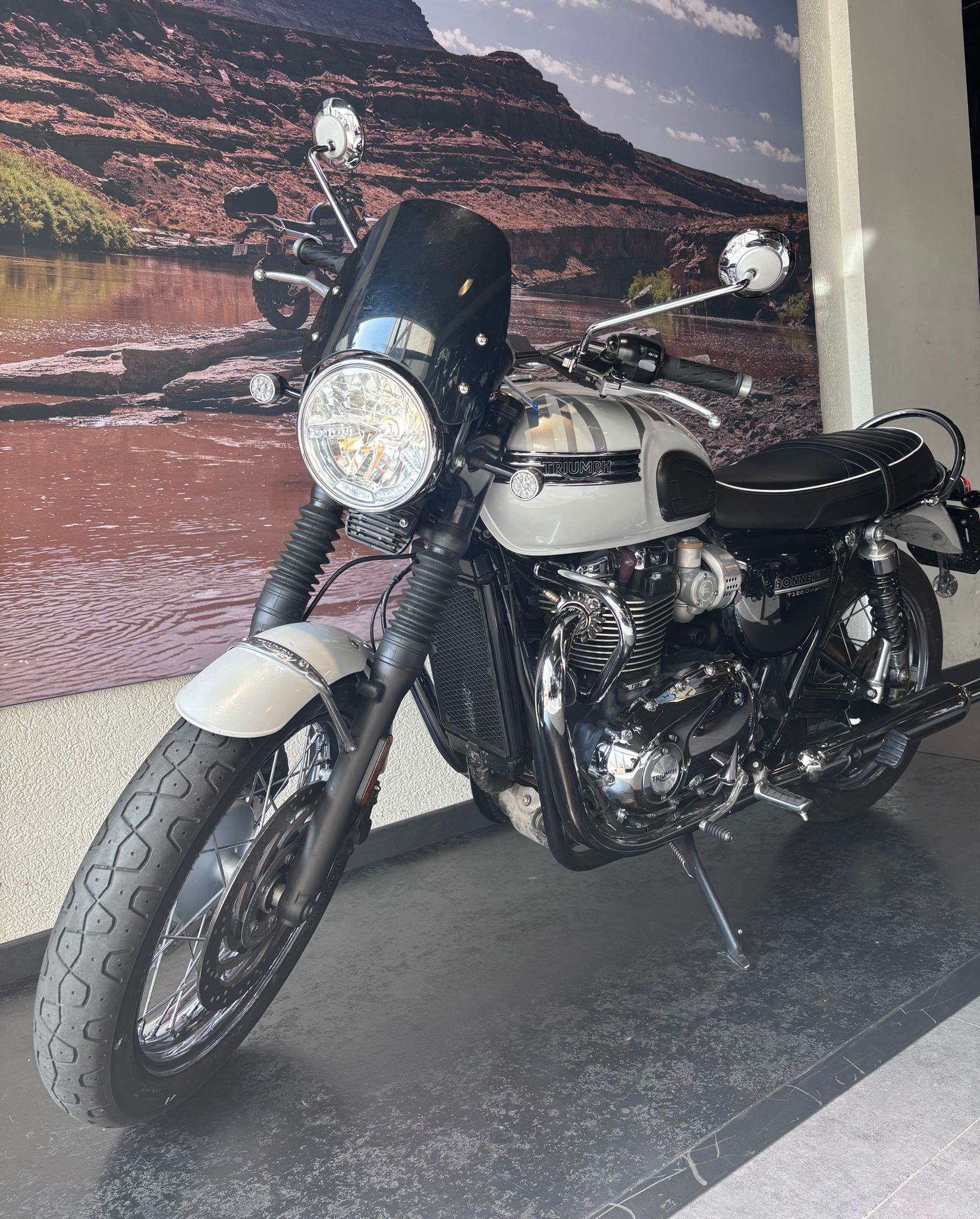 TRIUMPH Bonneville T120 ABS-image-7