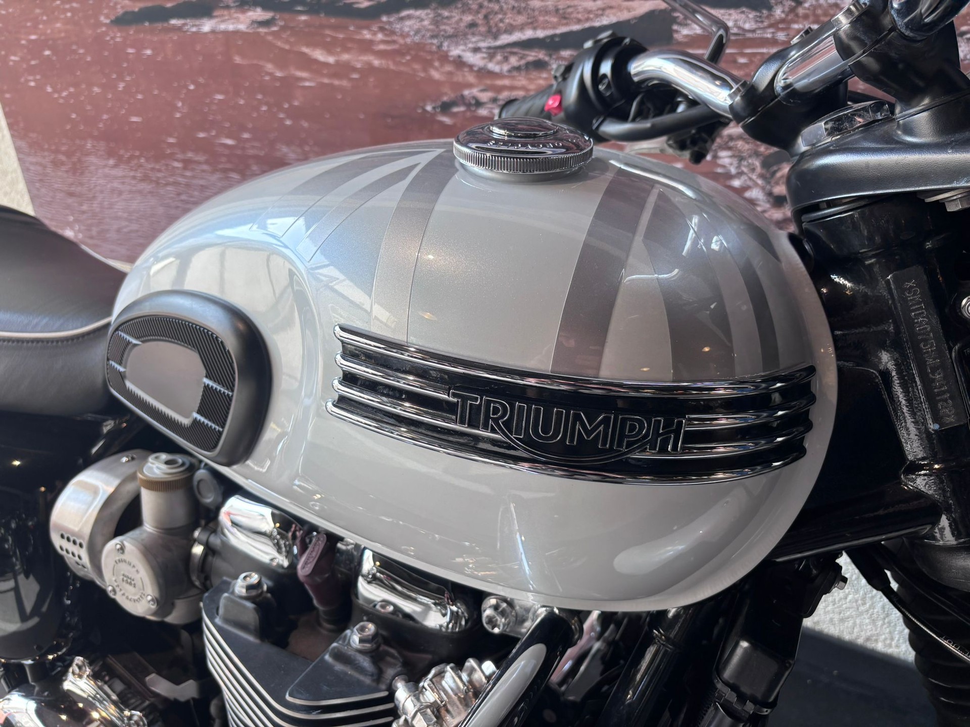 TRIUMPH Bonneville T120 ABS-image-3