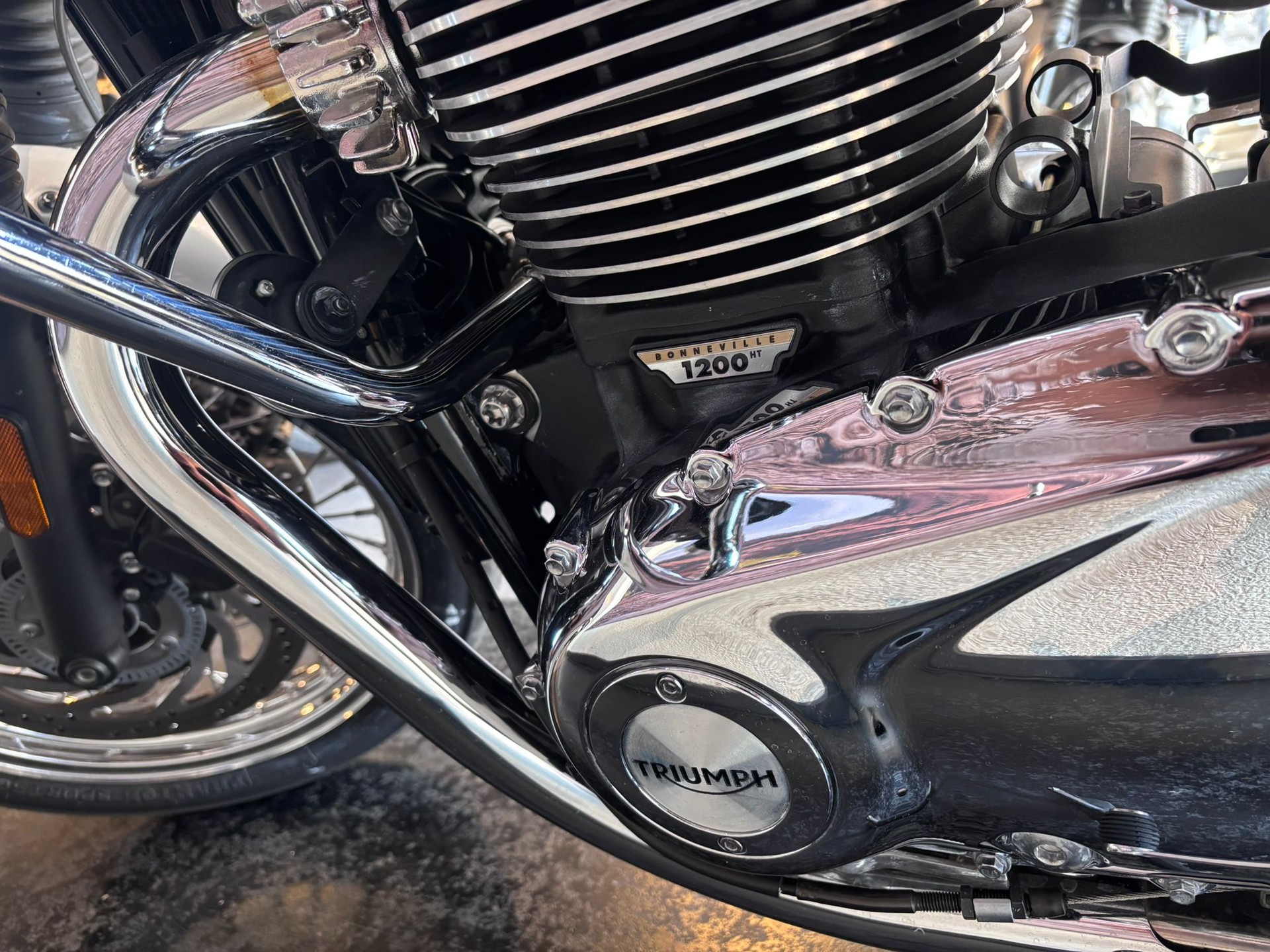 TRIUMPH Bonneville T120 ABS-image-6