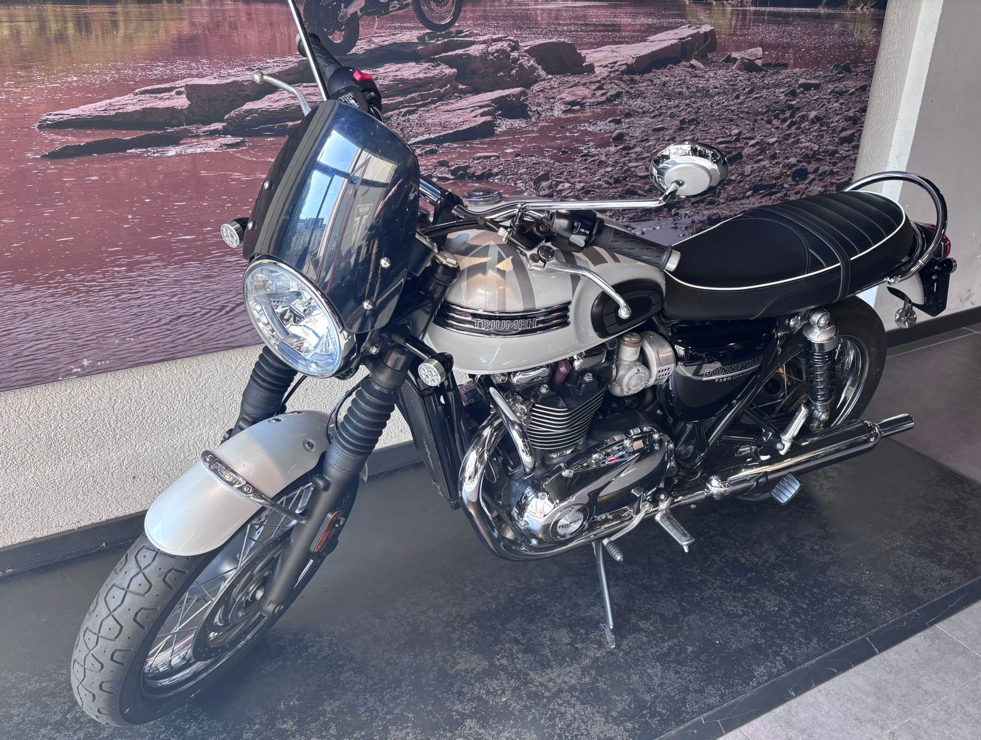 TRIUMPH Bonneville T120 ABS-image-4