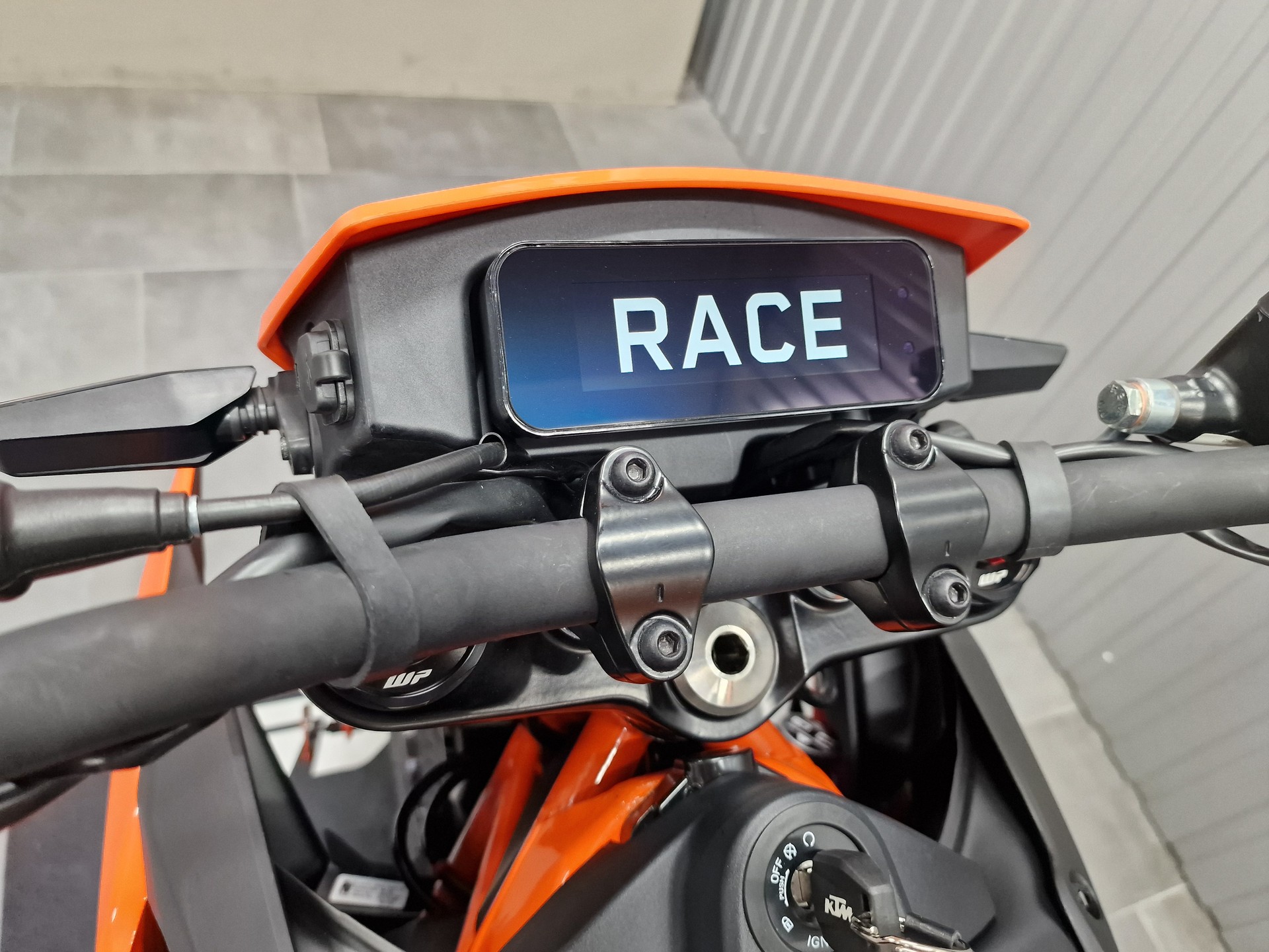 KTM 125 SMC R-image-10