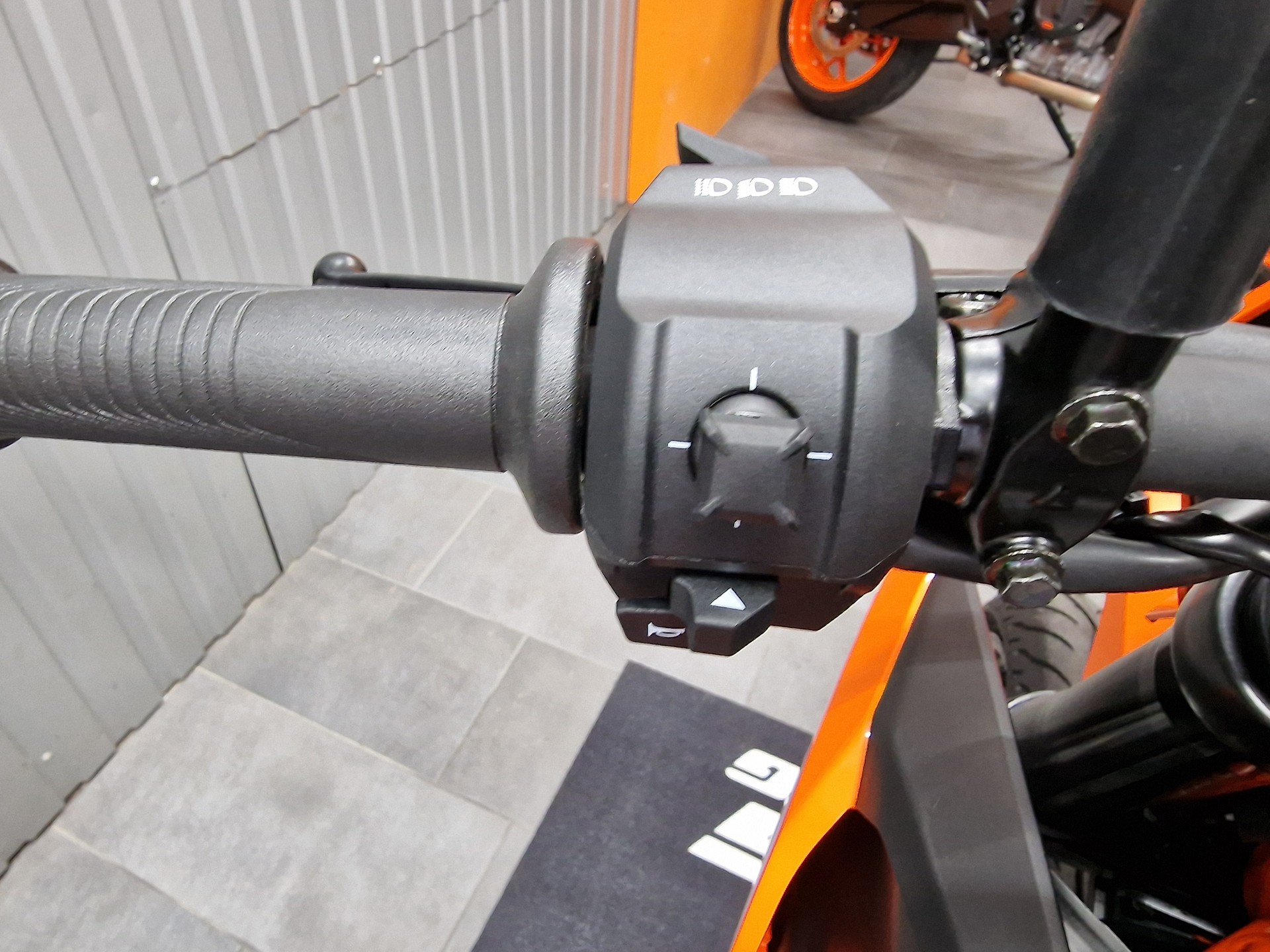 KTM 125 SMC R-image-8