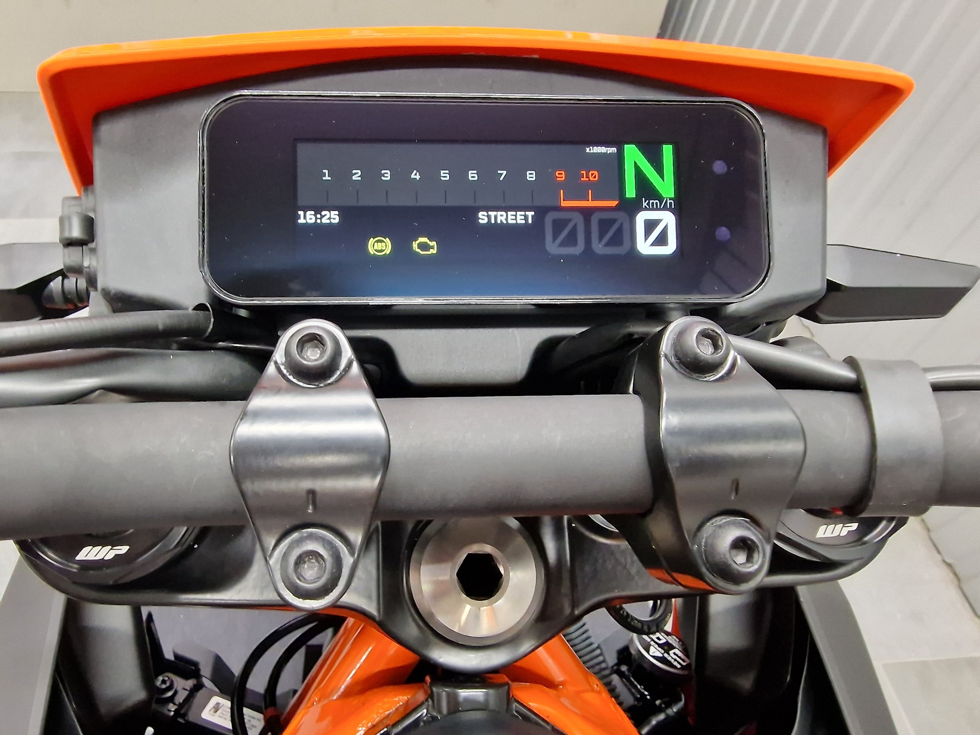 KTM 125 SMC R-image-11