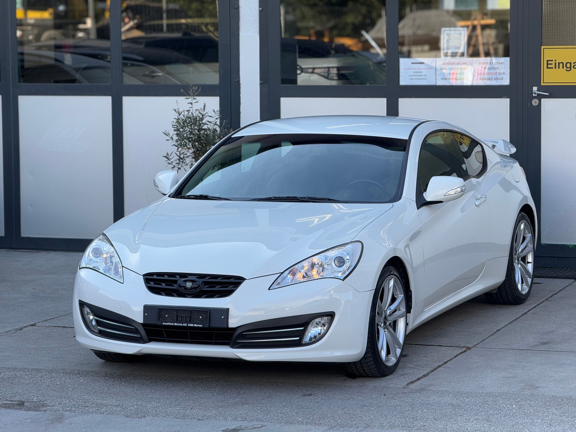 HYUNDAI Genesis 3.8 V6 Automatic-showroom-element-1