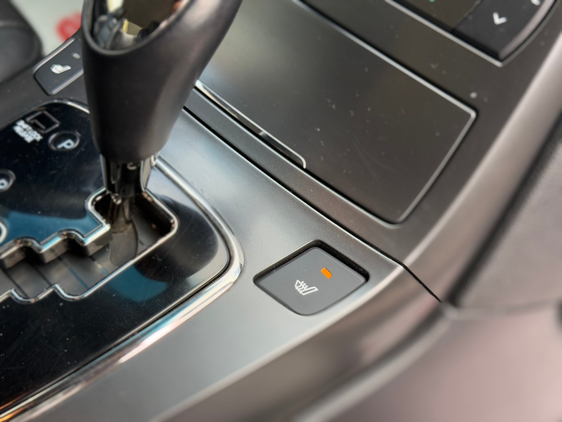 HYUNDAI Genesis 3.8 V6 Automatic-image-18