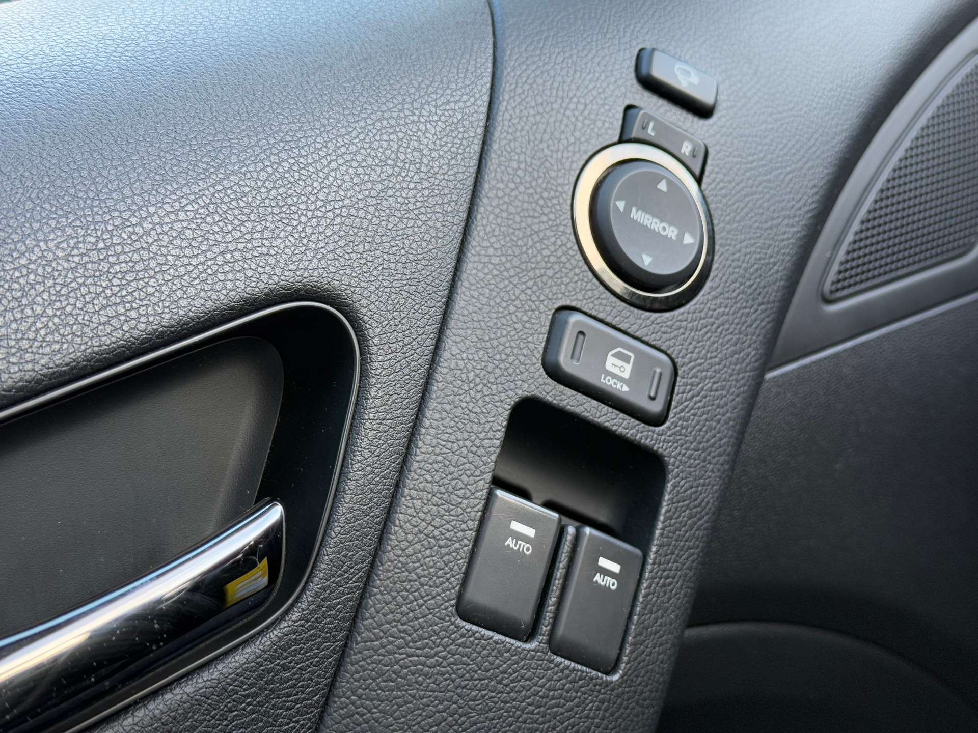 HYUNDAI Genesis 3.8 V6 Automatic-image-21