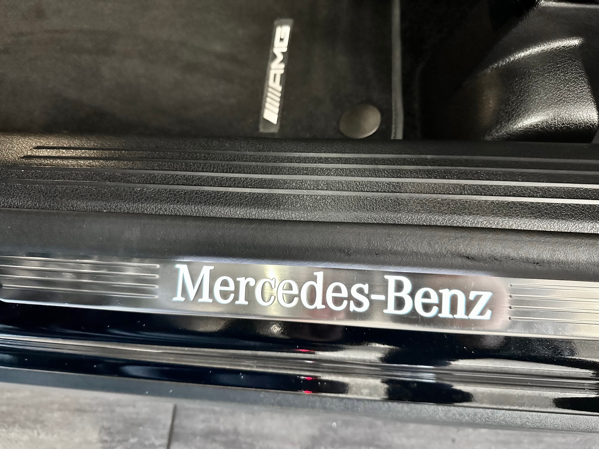 MERCEDES-BENZ GLA 220d 4Matic AMG Line 8G-DCT-image-21