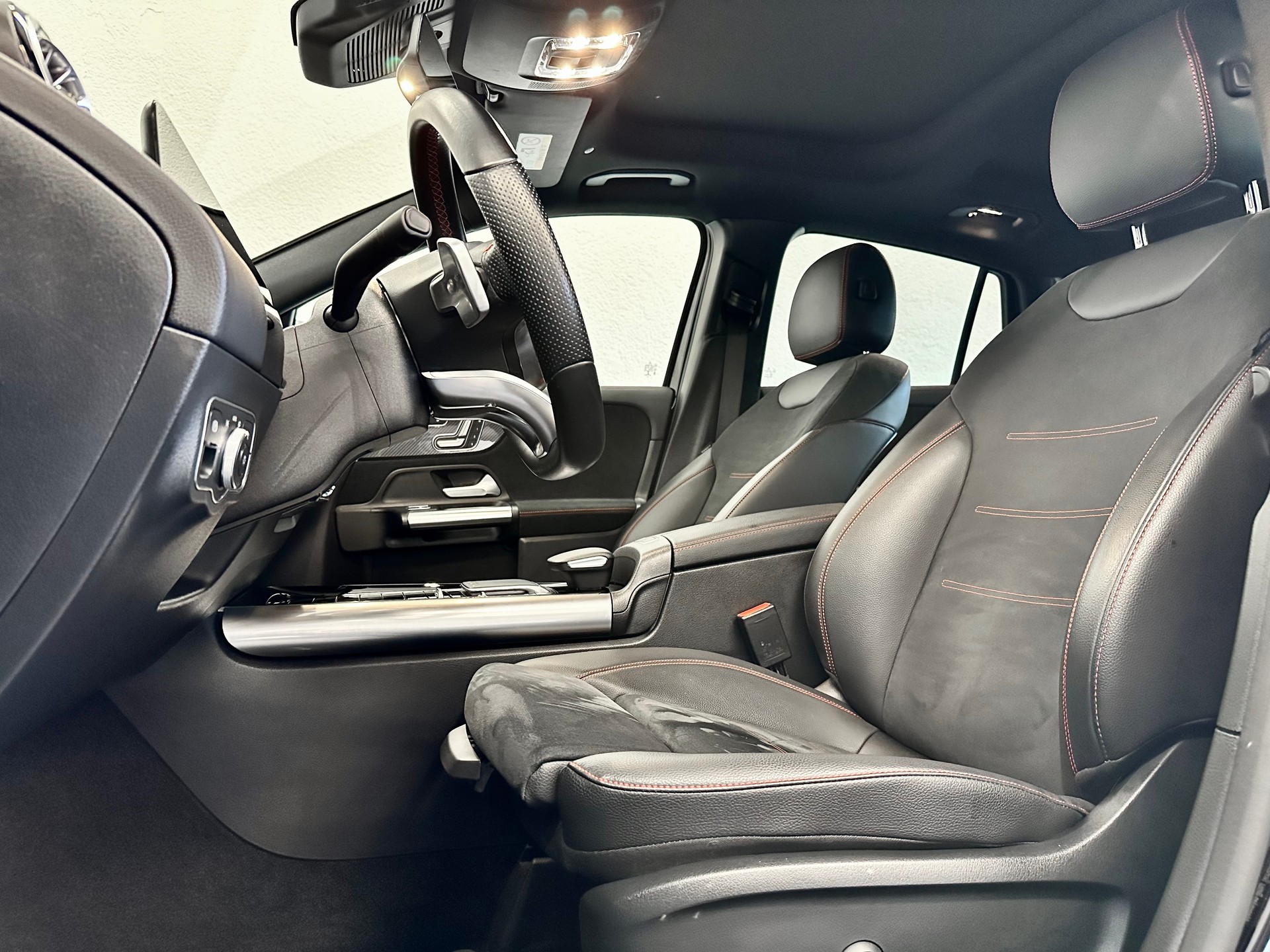 MERCEDES-BENZ GLA 220d 4Matic AMG Line 8G-DCT-image-16