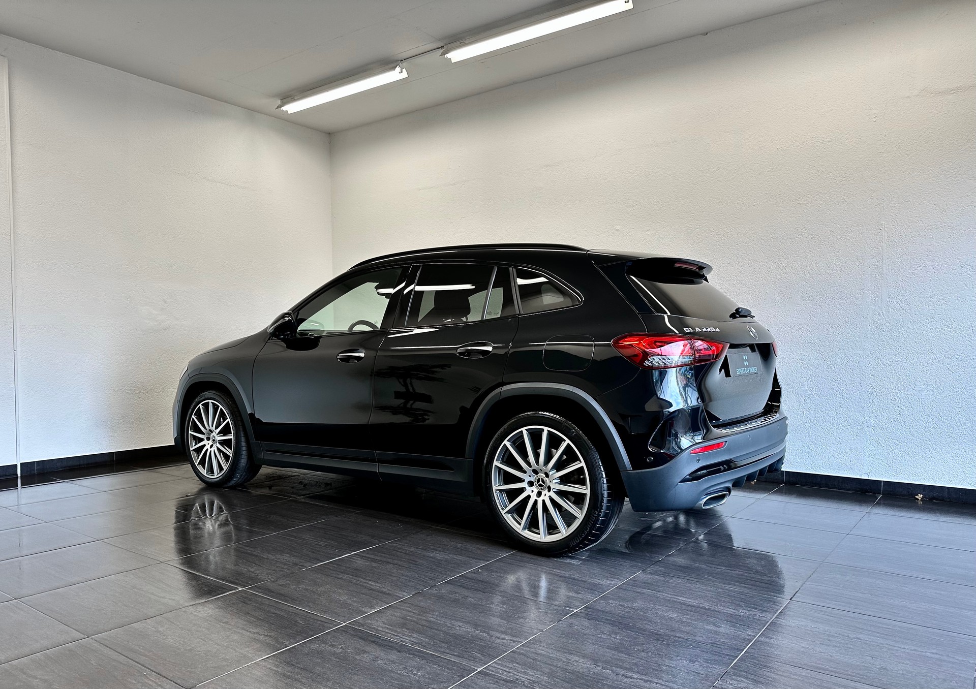 MERCEDES-BENZ GLA 220d 4Matic AMG Line 8G-DCT-image-7
