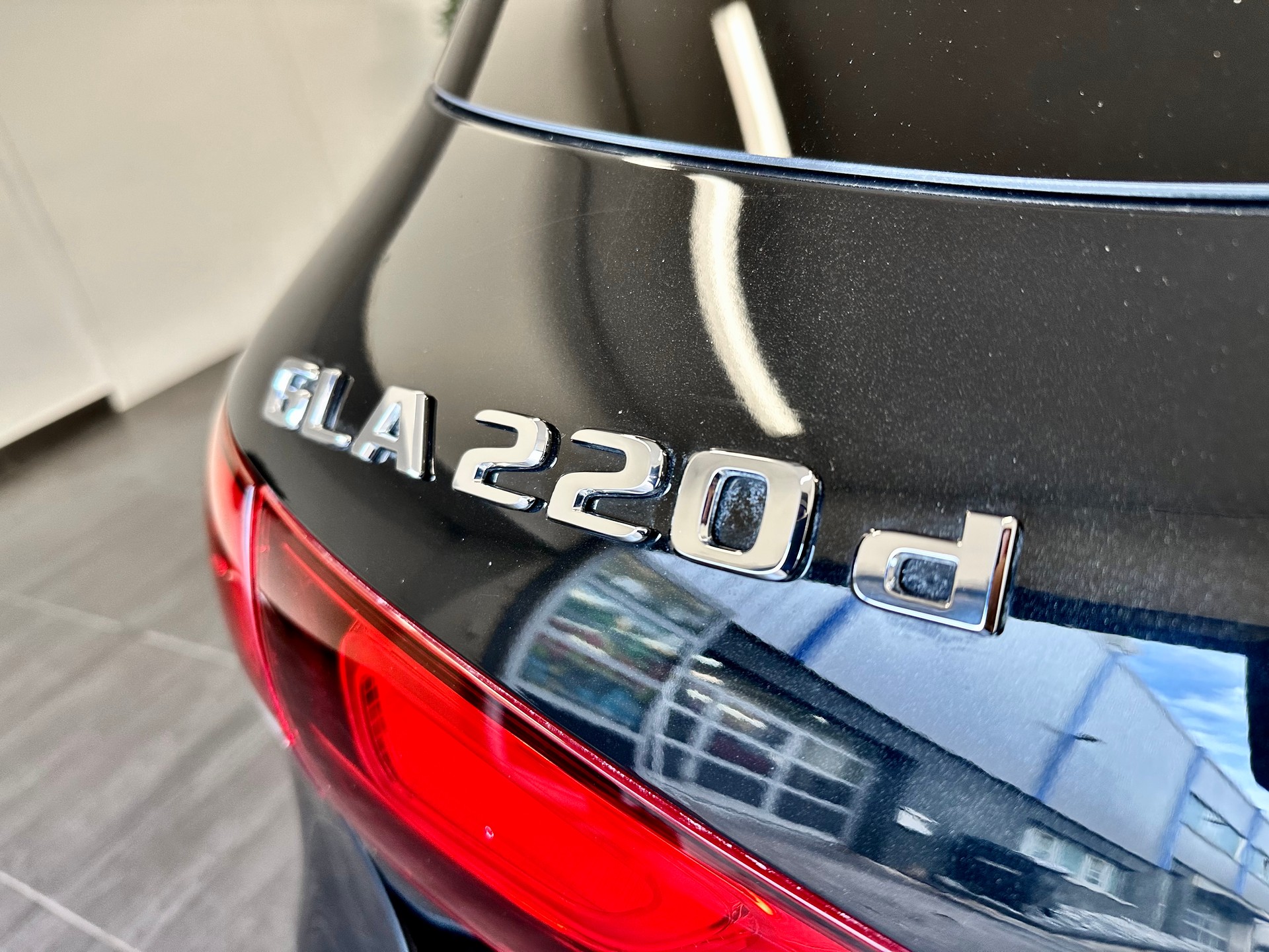 MERCEDES-BENZ GLA 220d 4Matic AMG Line 8G-DCT-image-13