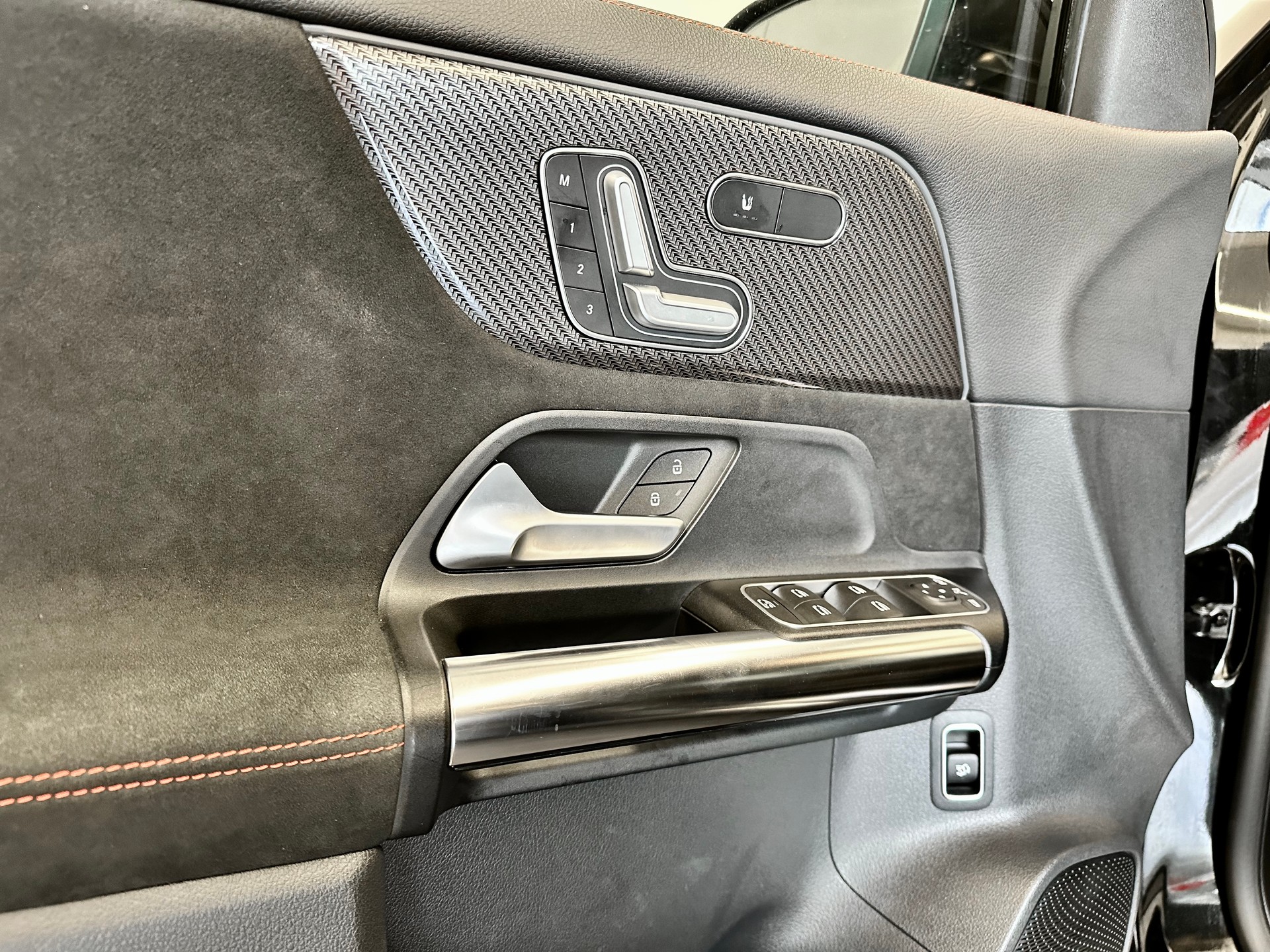 MERCEDES-BENZ GLA 220d 4Matic AMG Line 8G-DCT-image-20