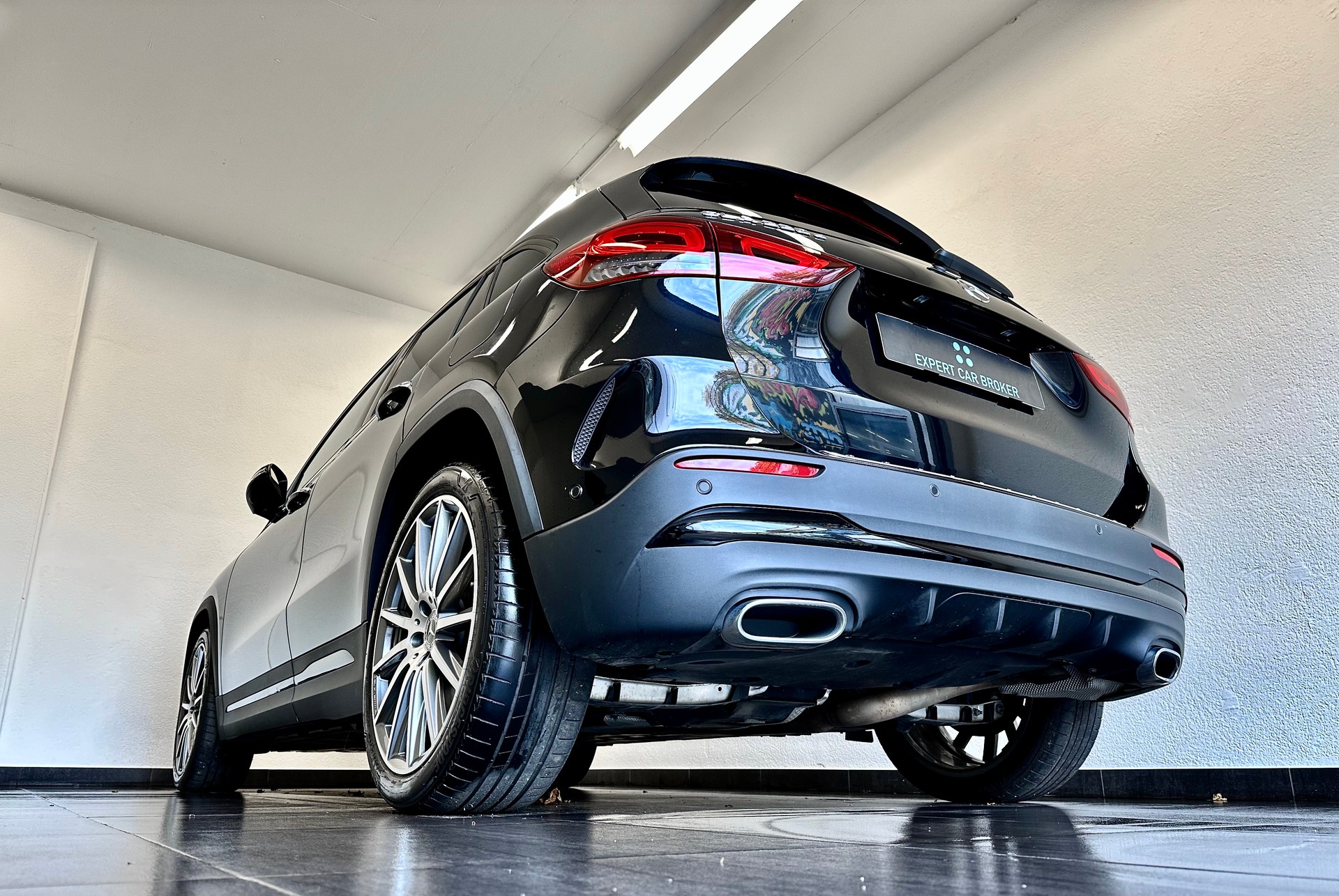 MERCEDES-BENZ GLA 220d 4Matic AMG Line 8G-DCT-image-8