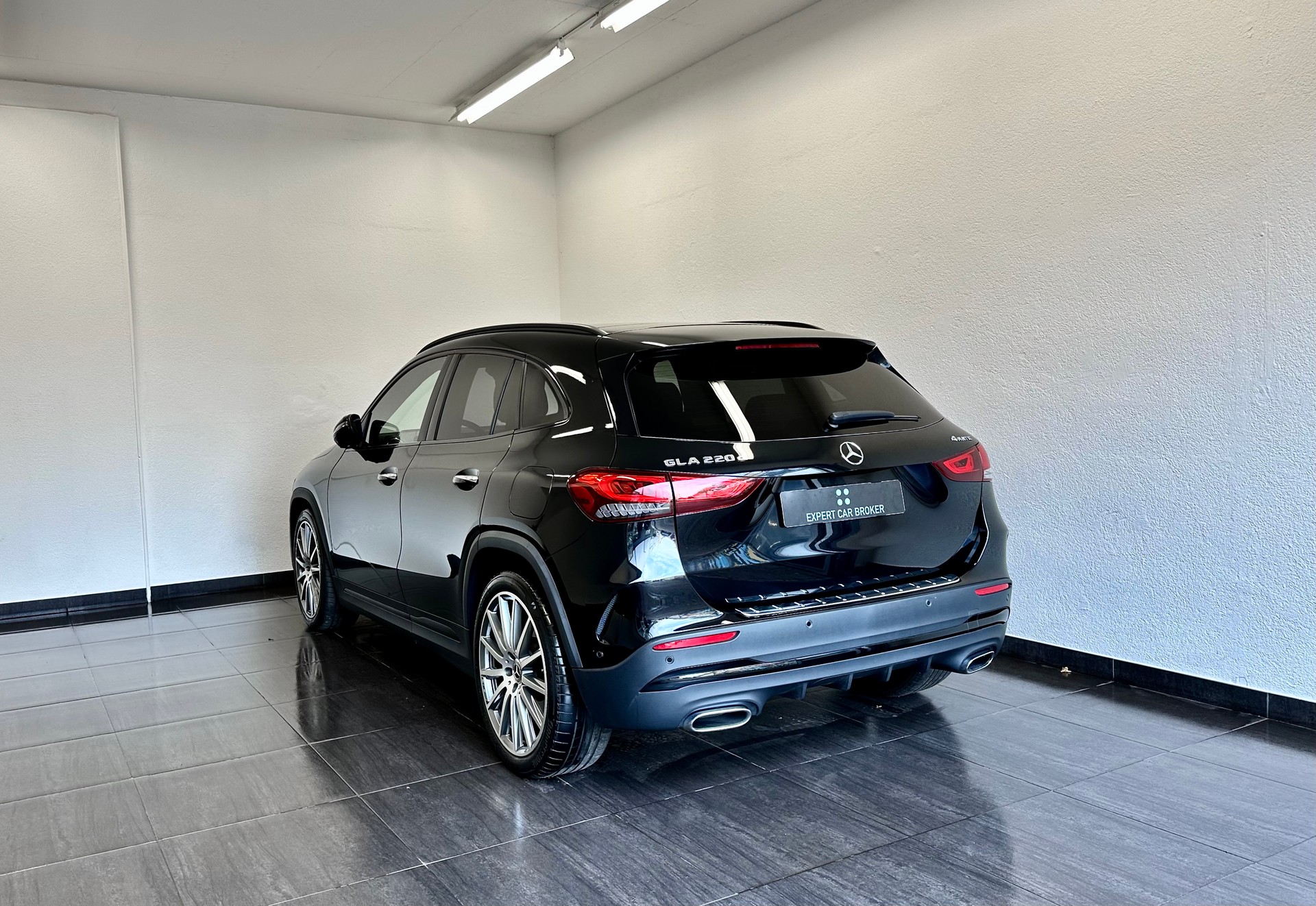 MERCEDES-BENZ GLA 220d 4Matic AMG Line 8G-DCT-image-9