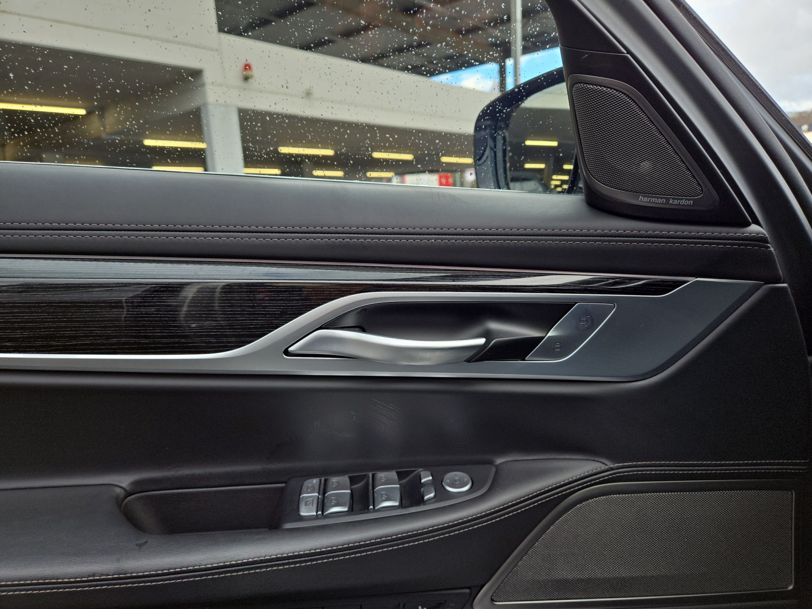 BMW 730d xDrive 48V M Sport Steptronic-image-16