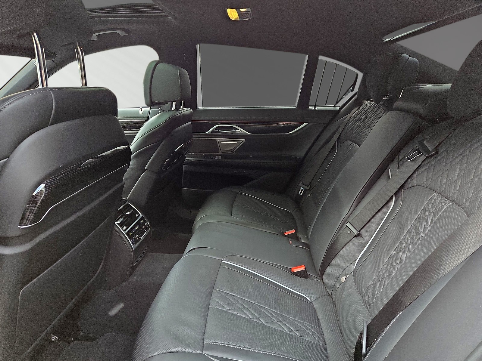 BMW 730d xDrive 48V M Sport Steptronic-image-6