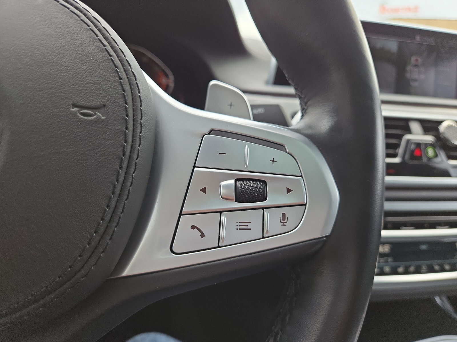 BMW 730d xDrive 48V M Sport Steptronic-image-14