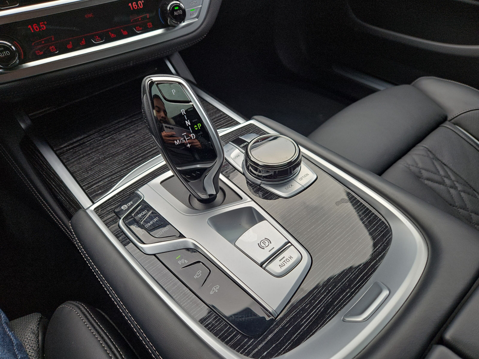 BMW 730d xDrive 48V M Sport Steptronic-image-10