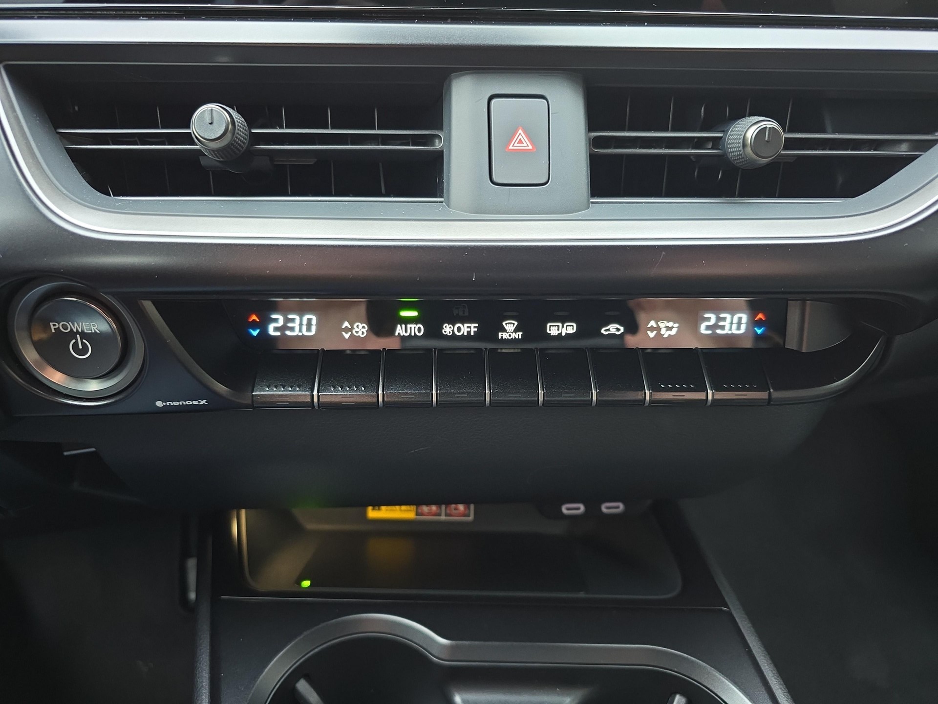LEXUS UX 250h Comfort / Jetzt mit attraktivem 1.99% Leasing-image-15