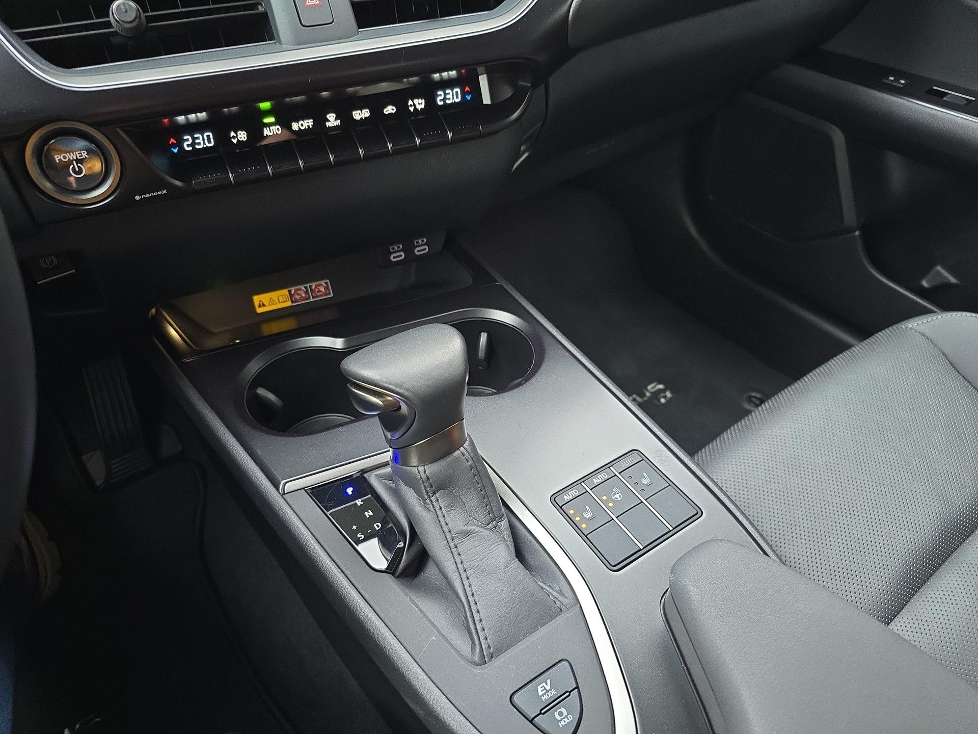 LEXUS UX 250h Comfort-image-14