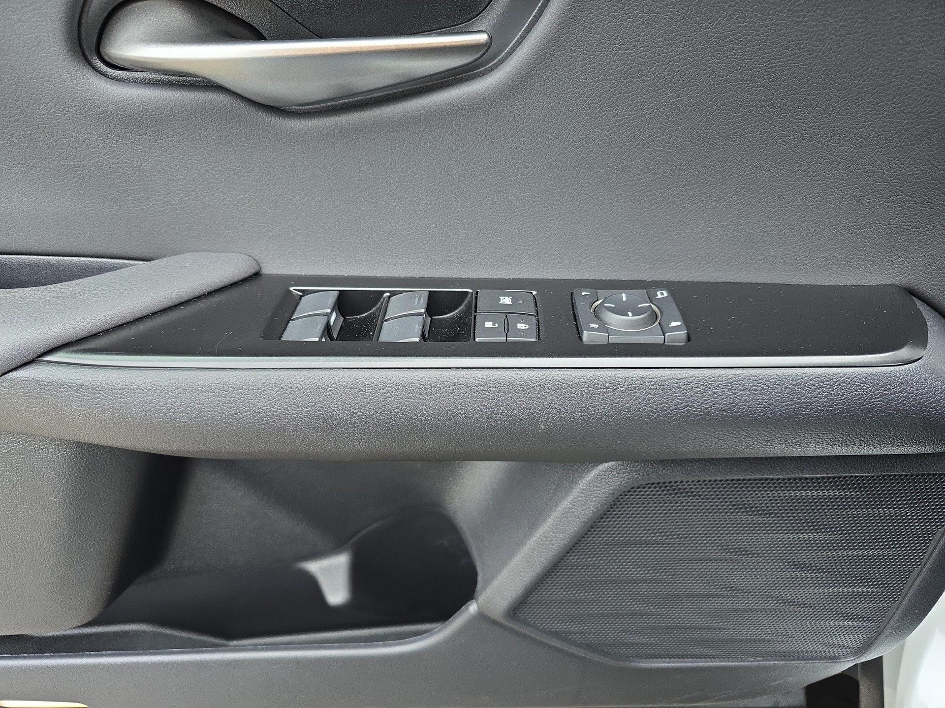LEXUS UX 250h Comfort / Jetzt mit attraktivem 1.99% Leasing-image-17