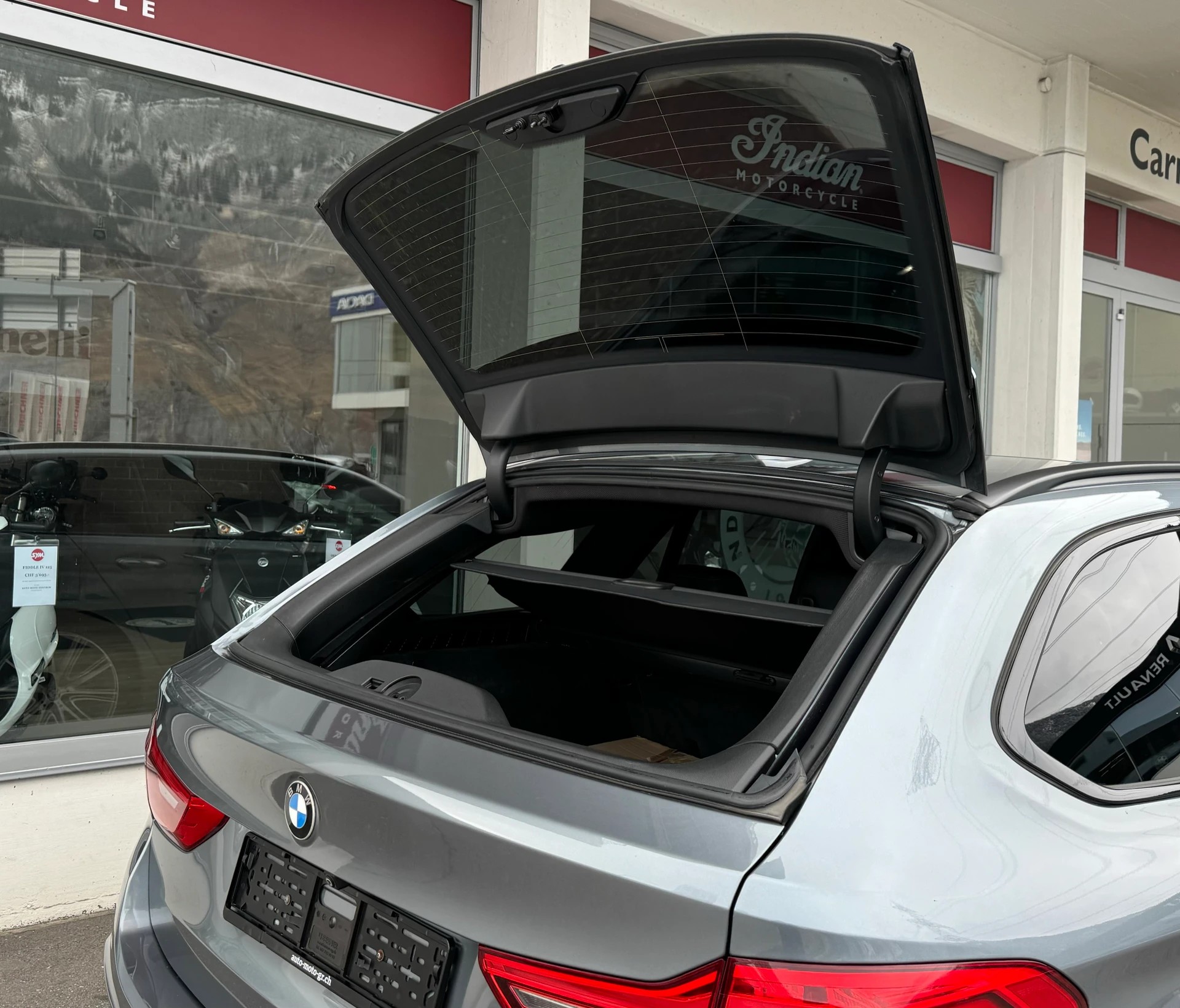 BMW 540i xDrive Touring Sport Line Steptronic-image-17