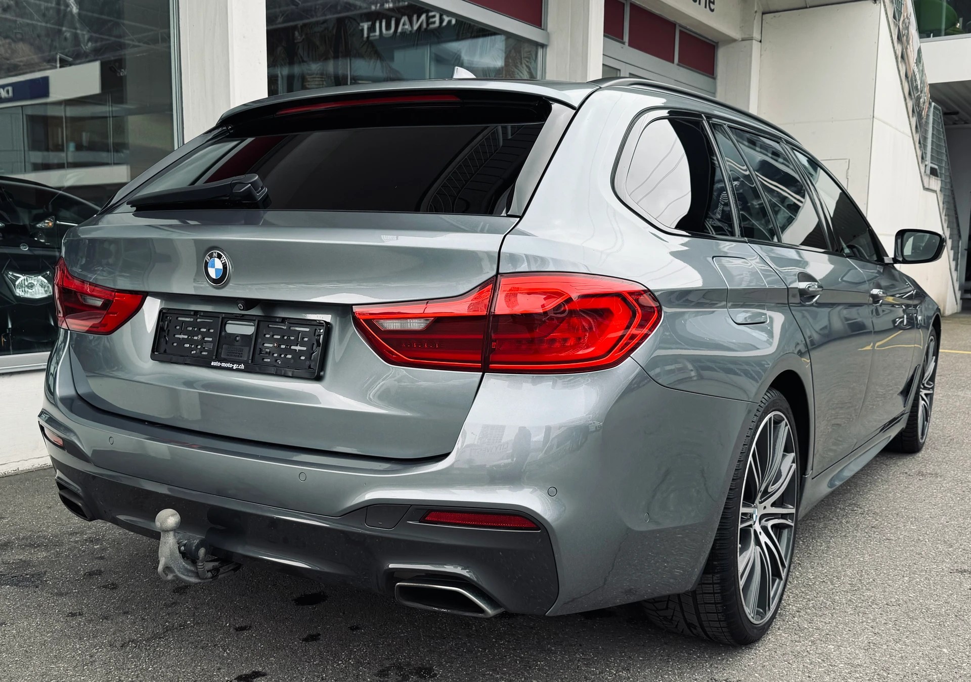 BMW 540i xDrive Touring Sport Line Steptronic-image-2