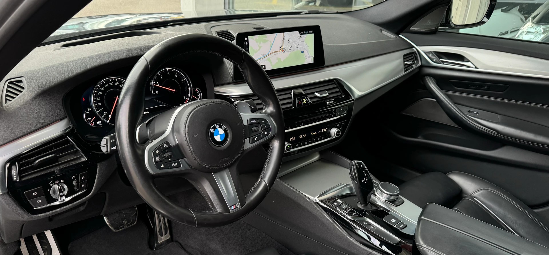 BMW 540i xDrive Touring Sport Line Steptronic-image-12
