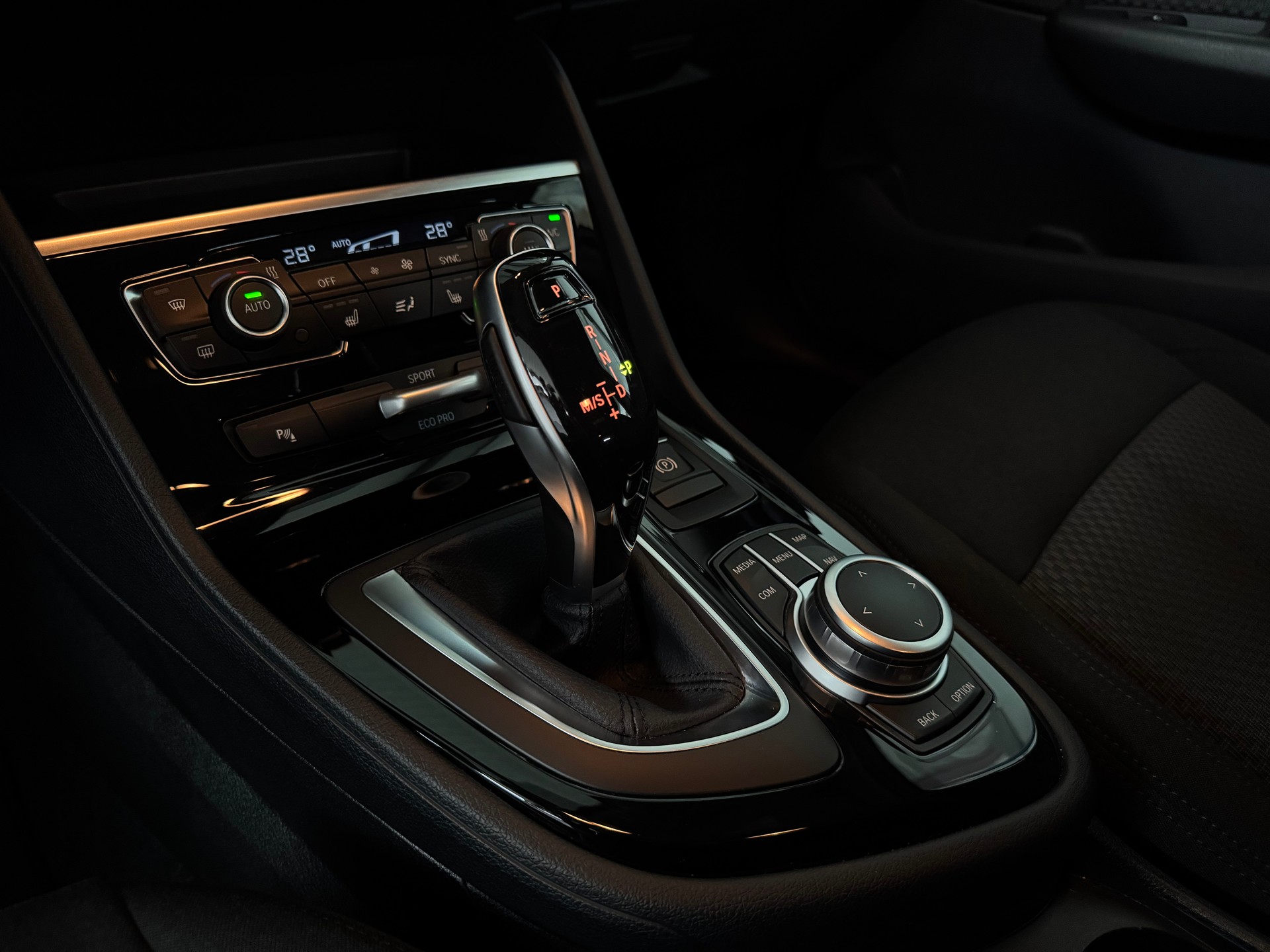 BMW 216d Gran Tourer DKG-image-9