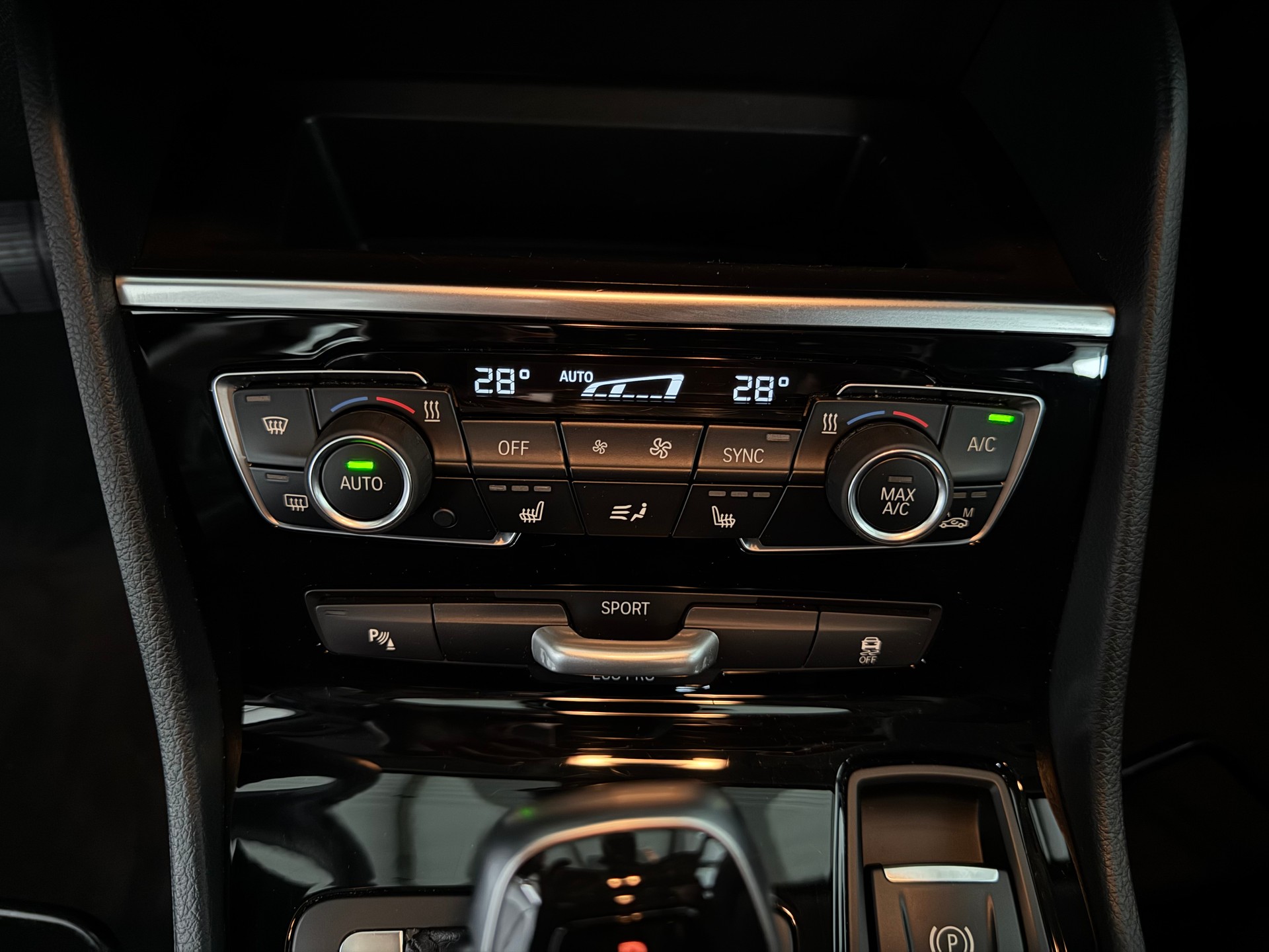 BMW 216d Gran Tourer DKG-image-12