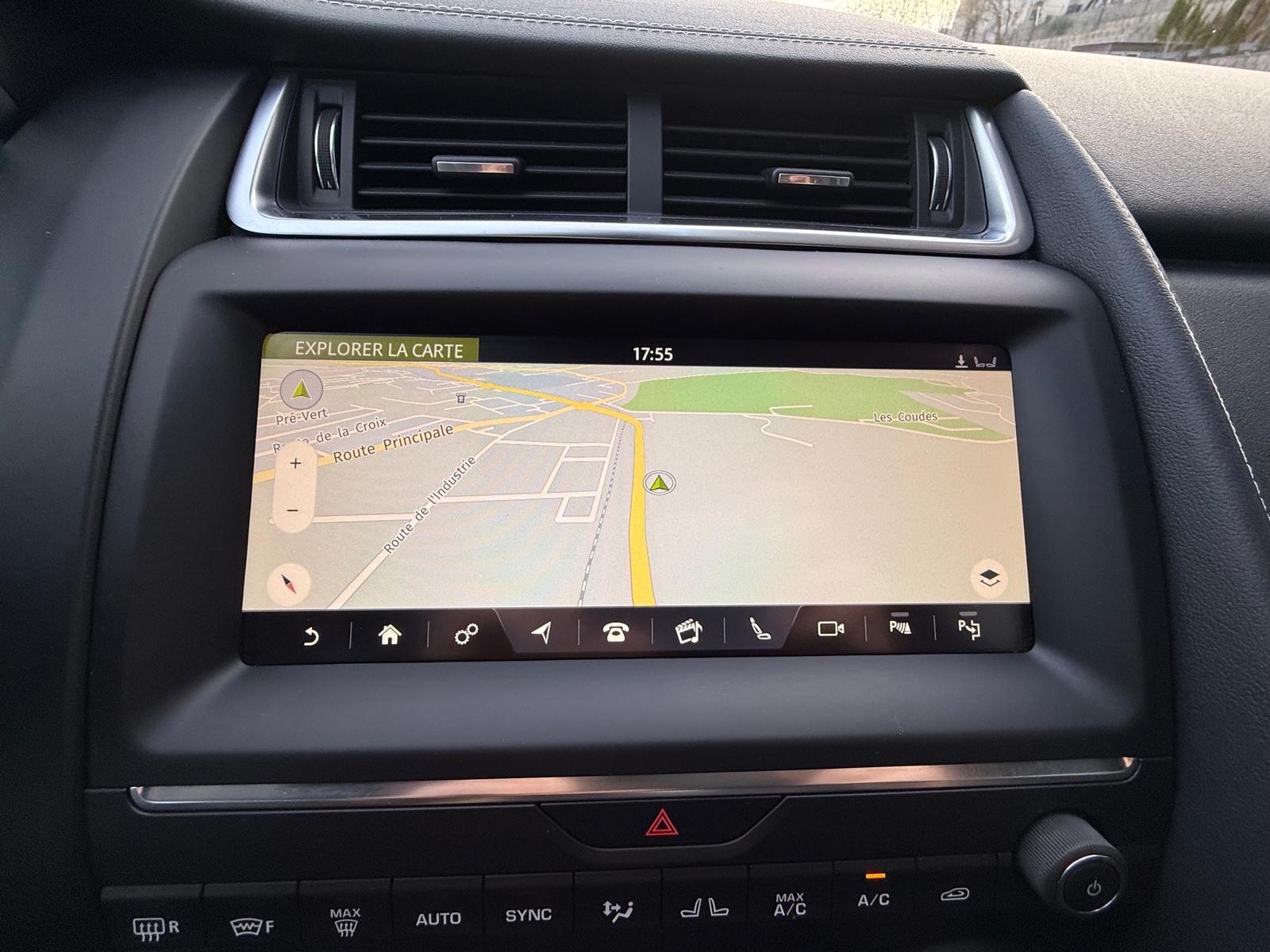 JAGUAR E-Pace 2.0 P300 R-Dynamic HSE AWD Automatik-image-14