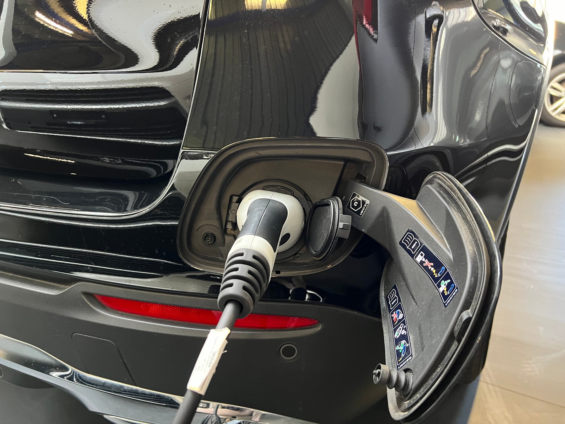 MERCEDES-BENZ GLC 300 e Off-Road 4Matic 9G-Tronic-image-14