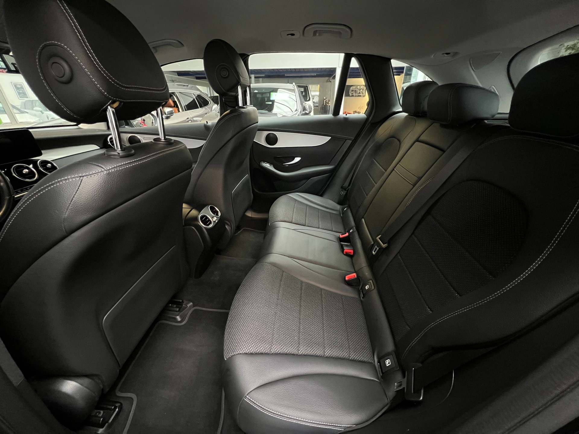 MERCEDES-BENZ GLC 300 e Off-Road 4Matic 9G-Tronic-image-10