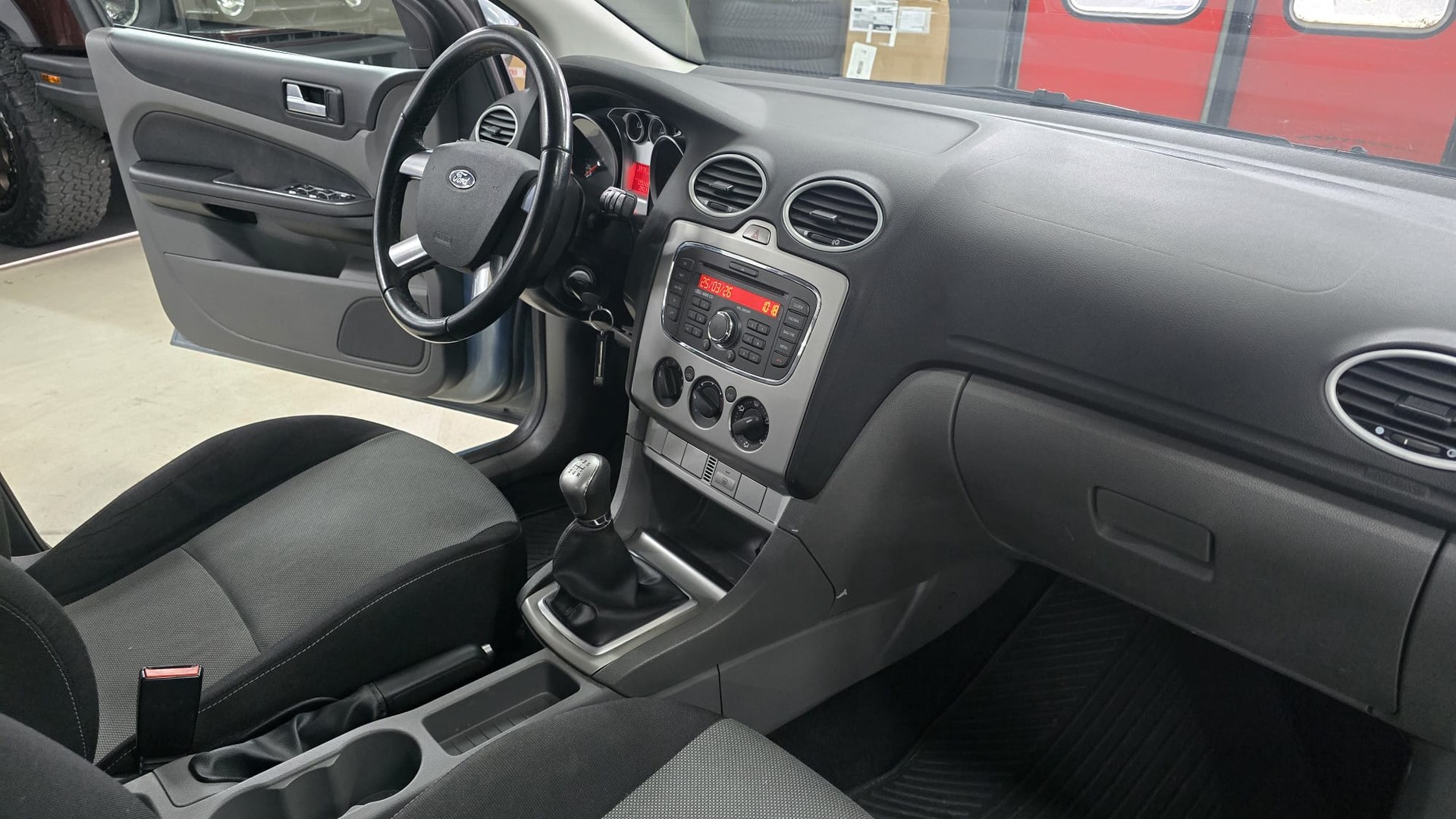 FORD Focus 1.6i VCT Carving-image-13