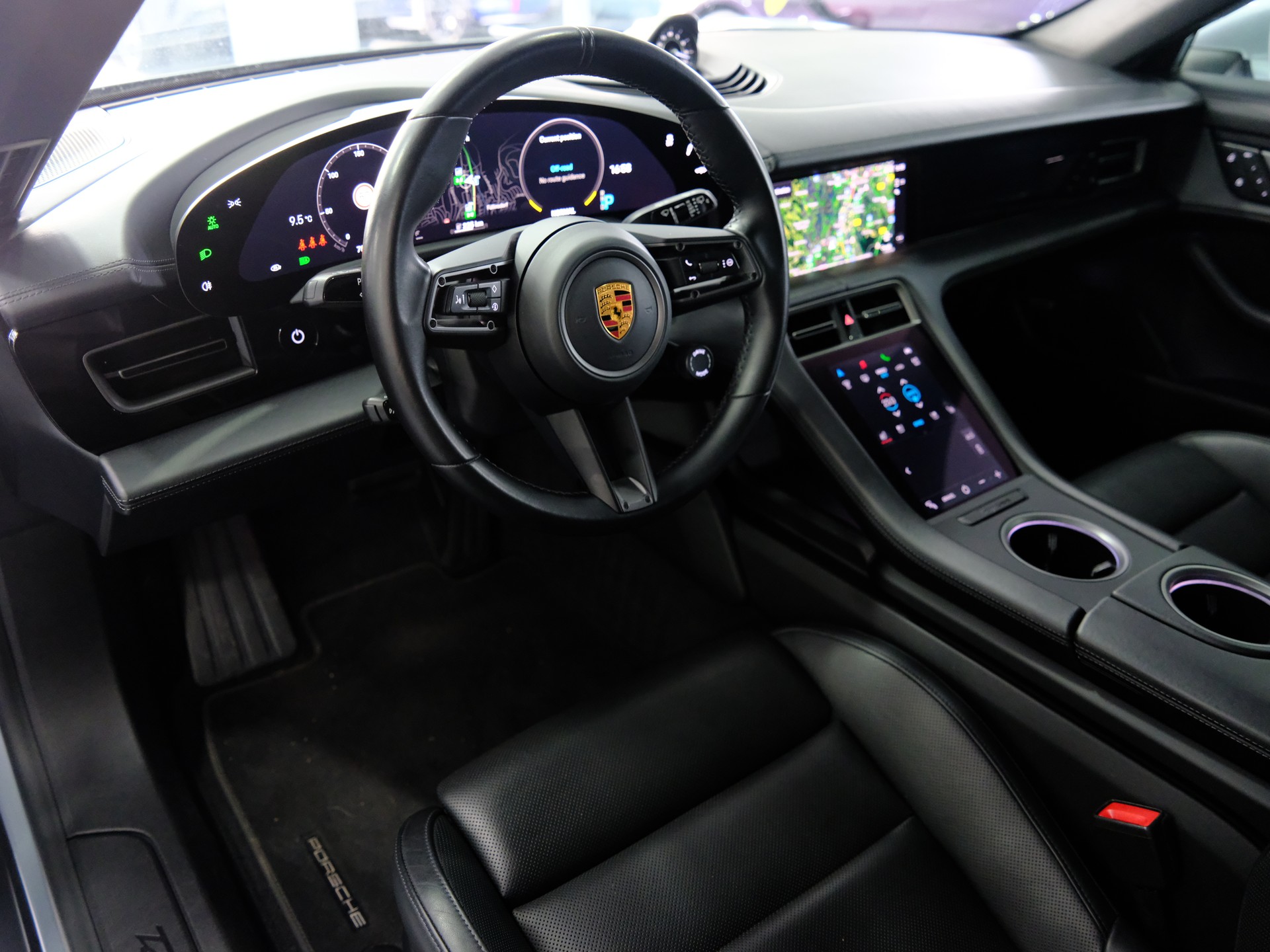 PORSCHE Taycan 4 Cross Turismo-image-8