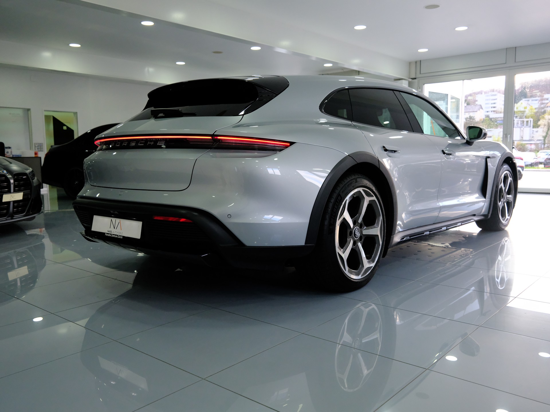 PORSCHE Taycan 4 Cross Turismo-image-6
