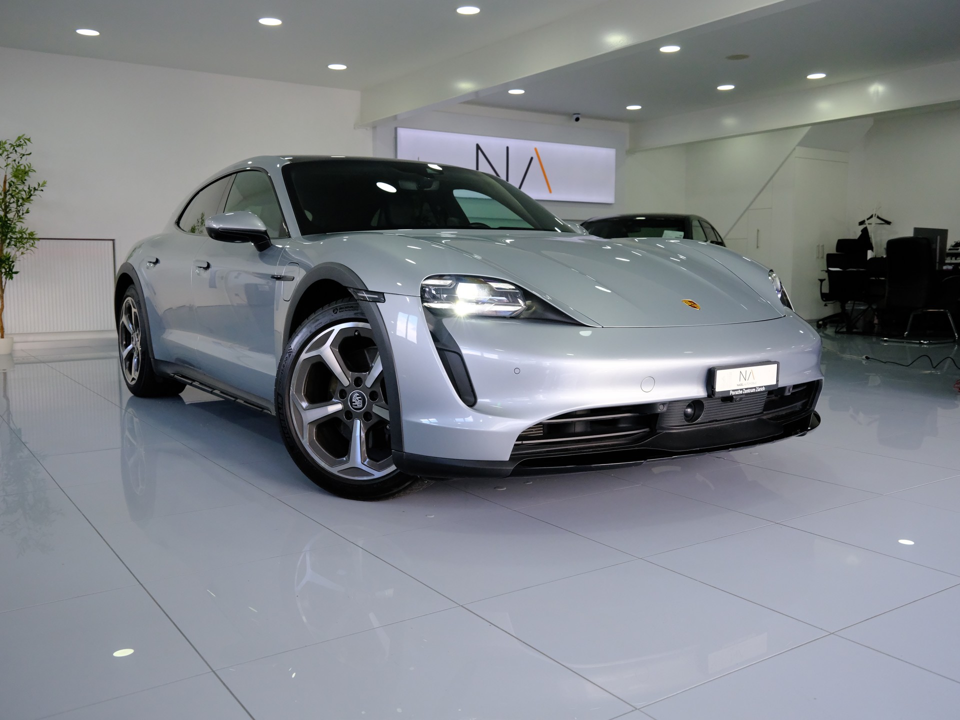 PORSCHE Taycan 4 Cross Turismo