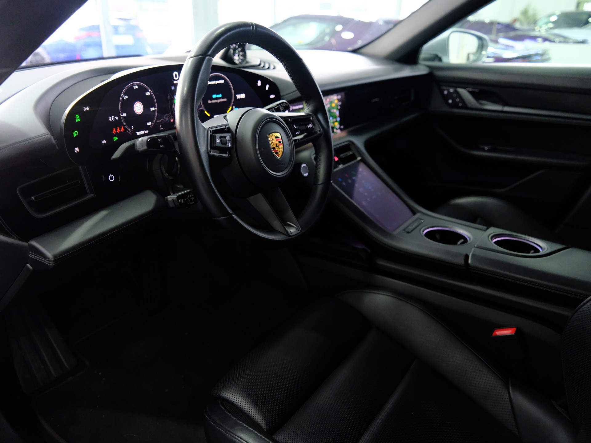 PORSCHE Taycan 4 Cross Turismo-image-9