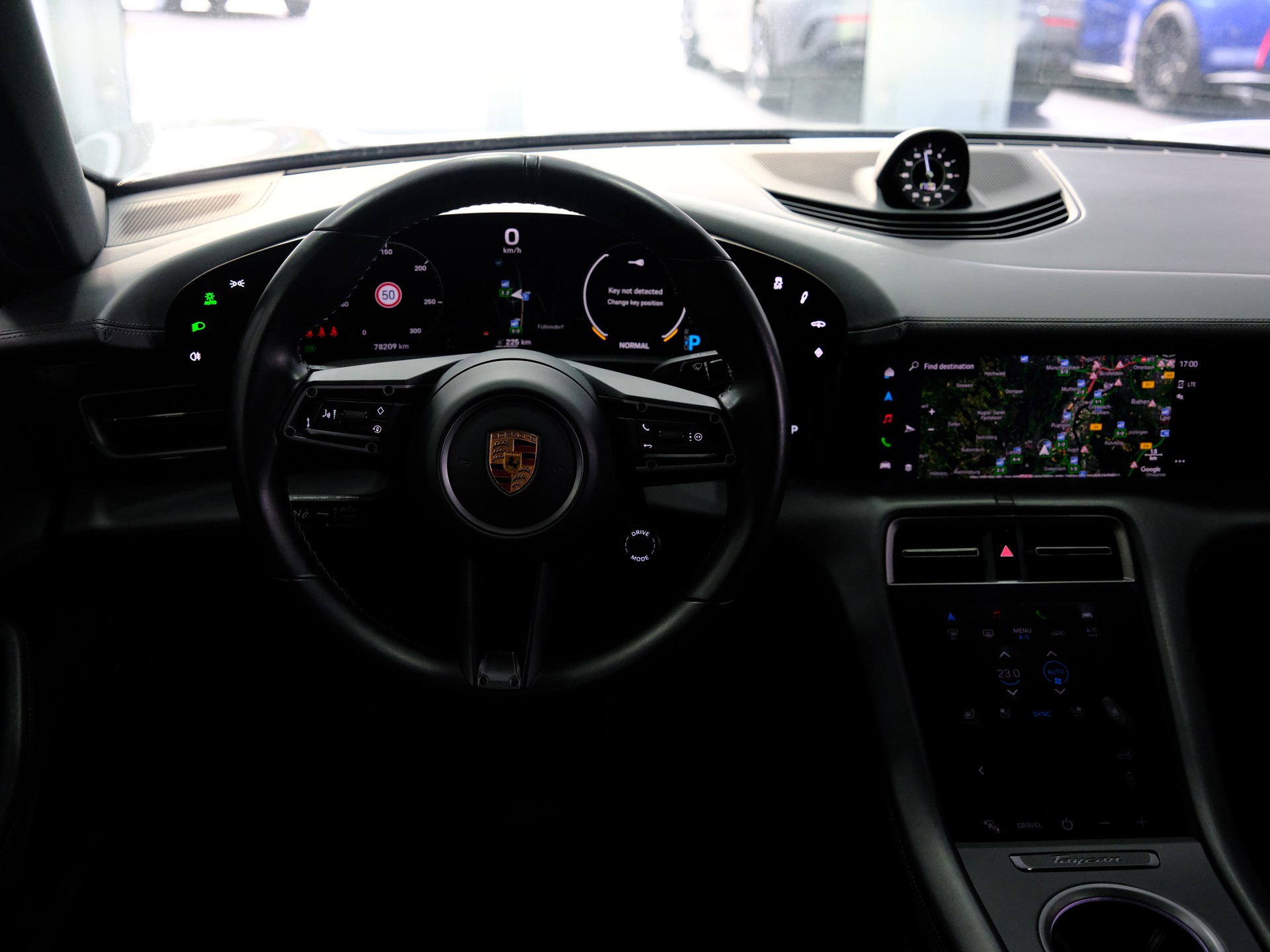 PORSCHE Taycan 4 Cross Turismo-image-11