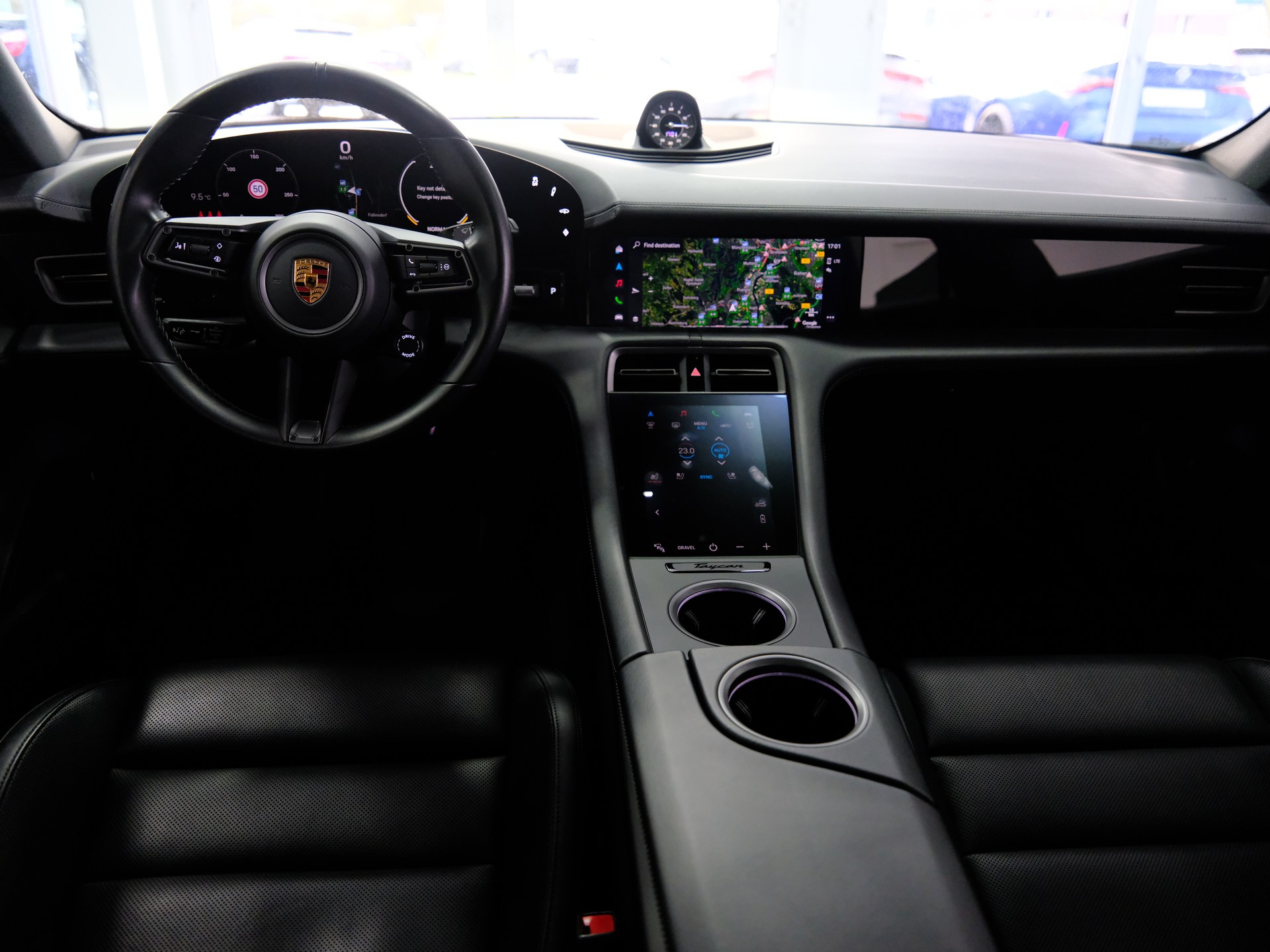 PORSCHE Taycan 4 Cross Turismo-image-12